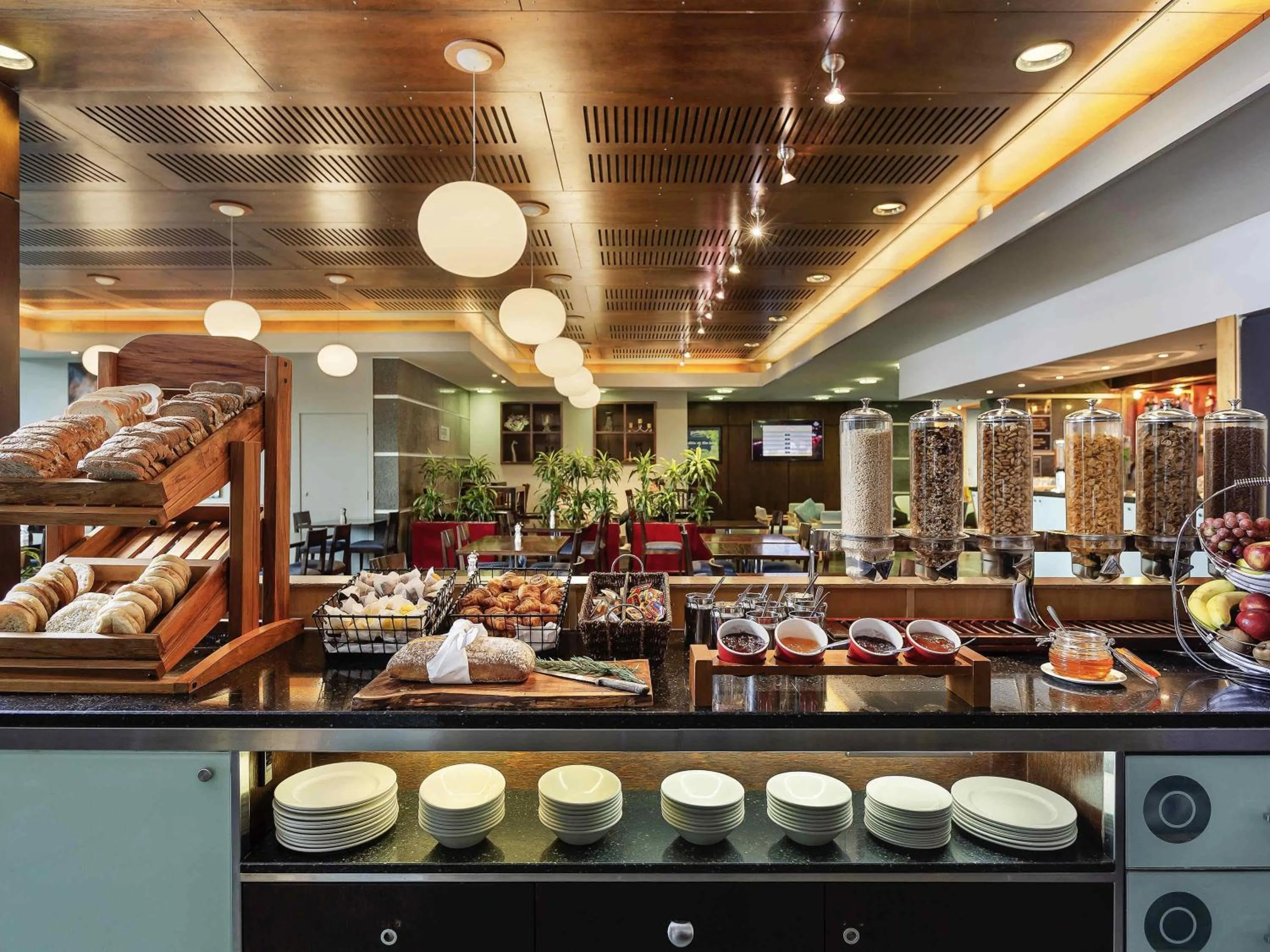 Restaurant/places to eat in Novotel Wellington