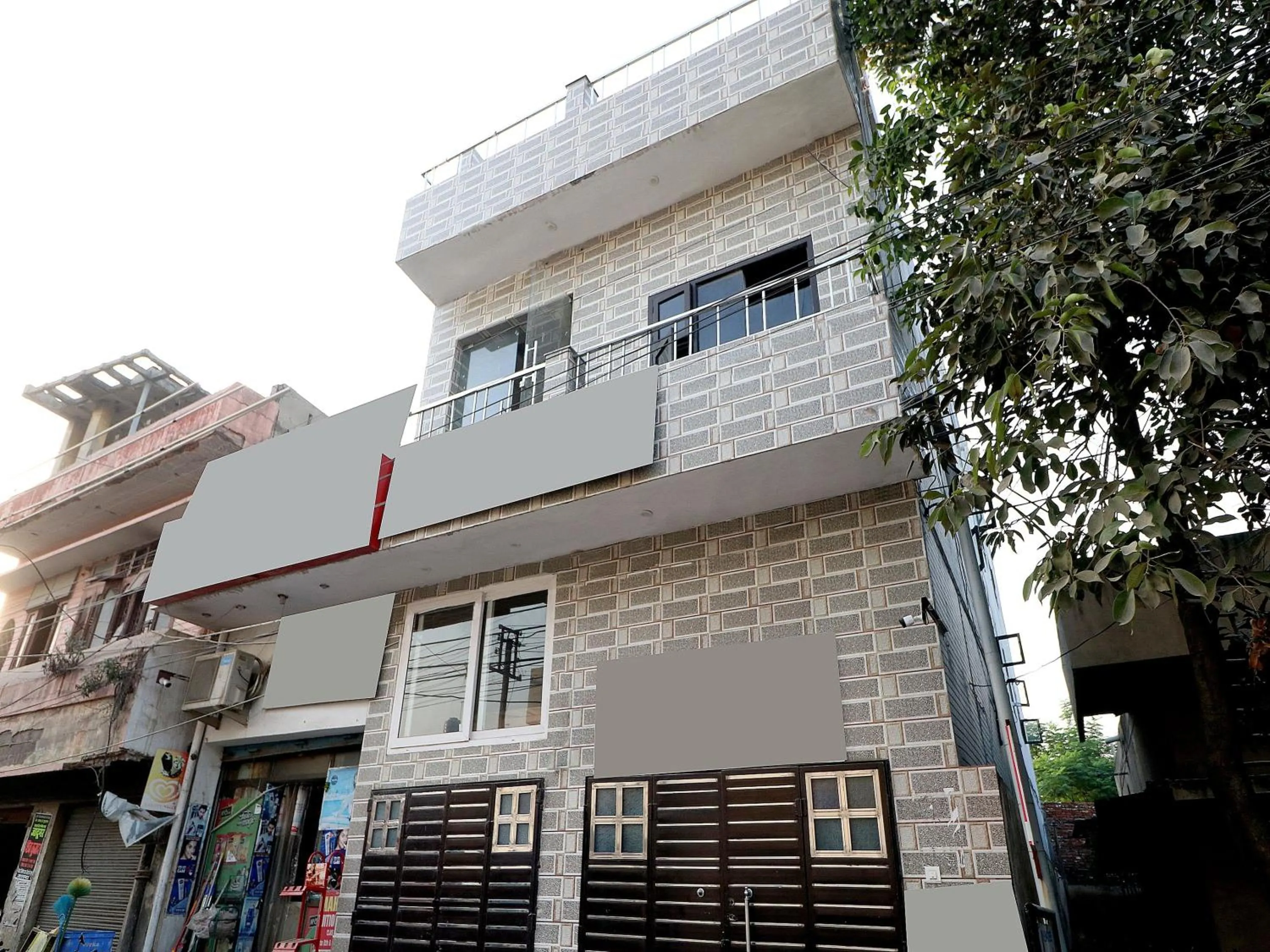 Facade/entrance in Hotel O Max