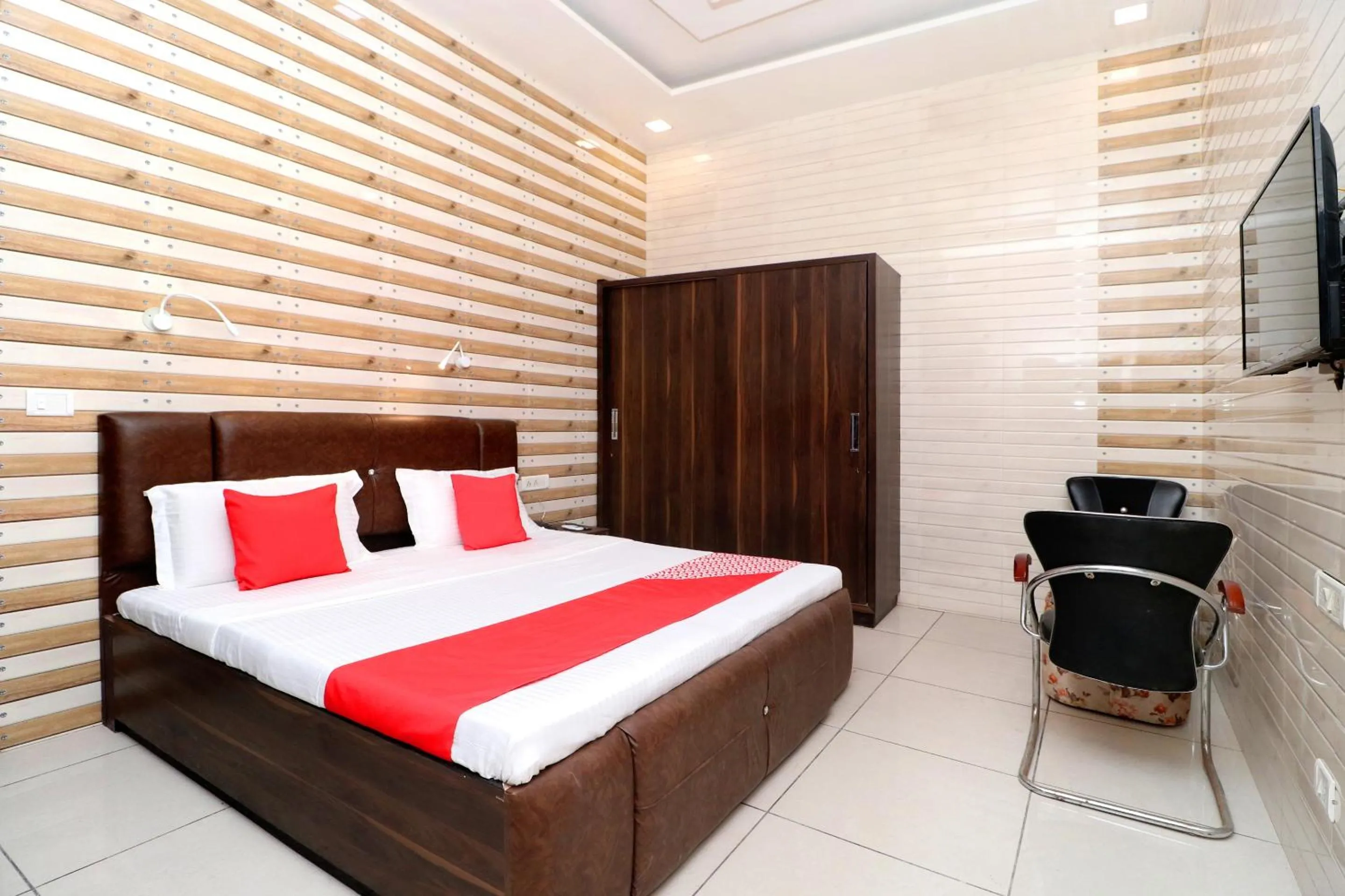 Bedroom, Bed in Hotel O Max