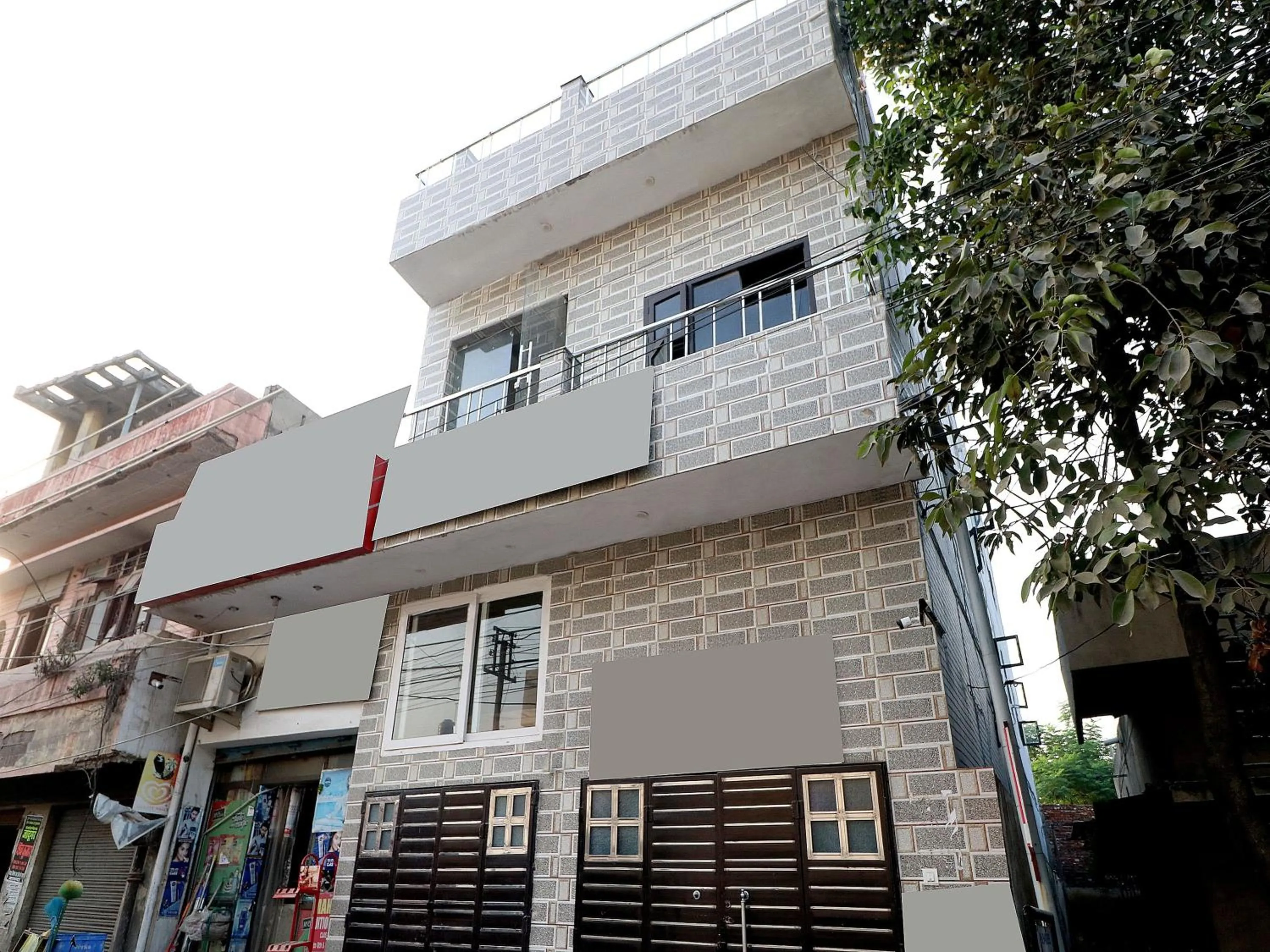 Facade/entrance in Hotel O Max