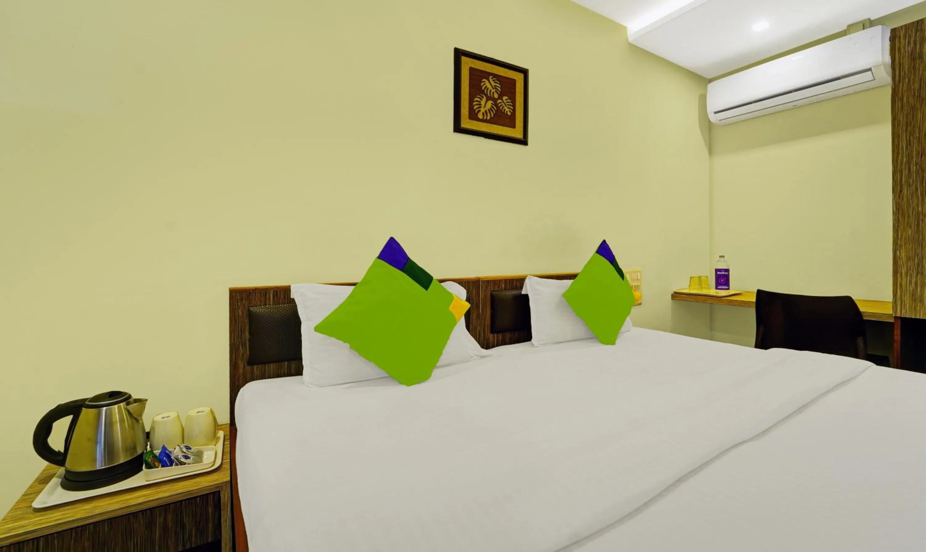 Bedroom, Bed in Treebo Surya Comforts, 200 Mtrs From Kolhapur Railway Station