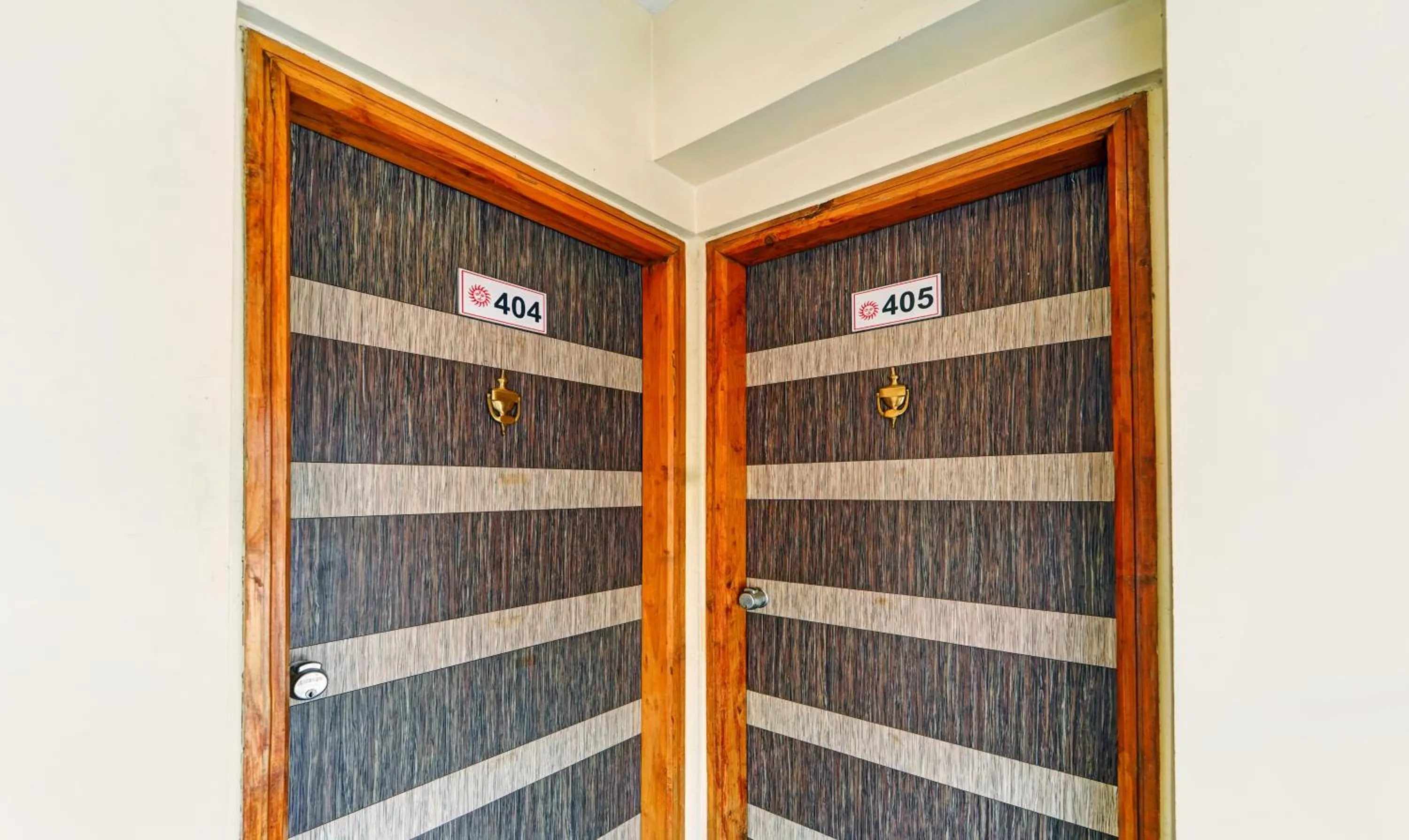 Lobby or reception in Treebo Surya Comforts, 200 Mtrs From Kolhapur Railway Station