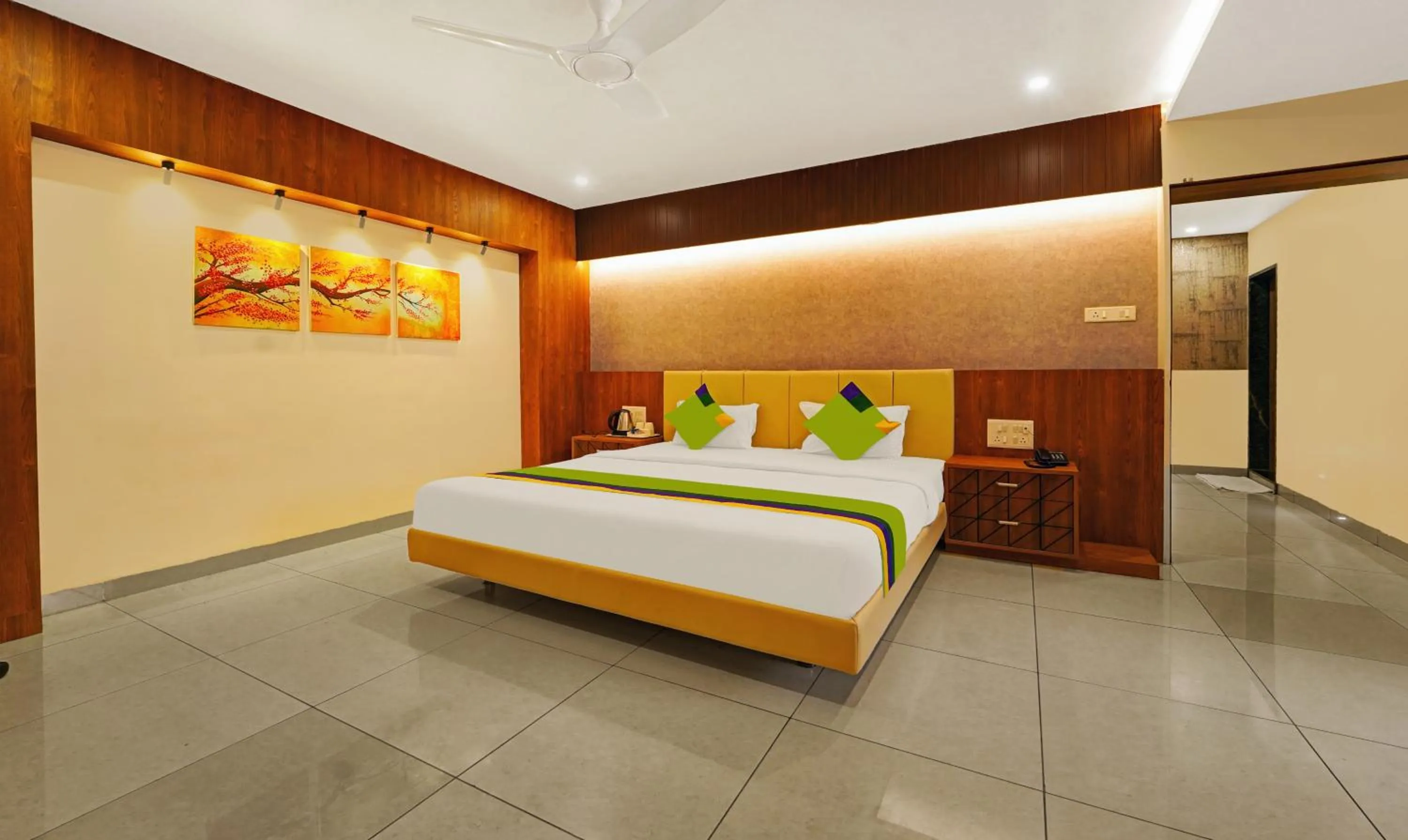 Bedroom, Bed in Treebo Surya Comforts, 200 Mtrs From Kolhapur Railway Station