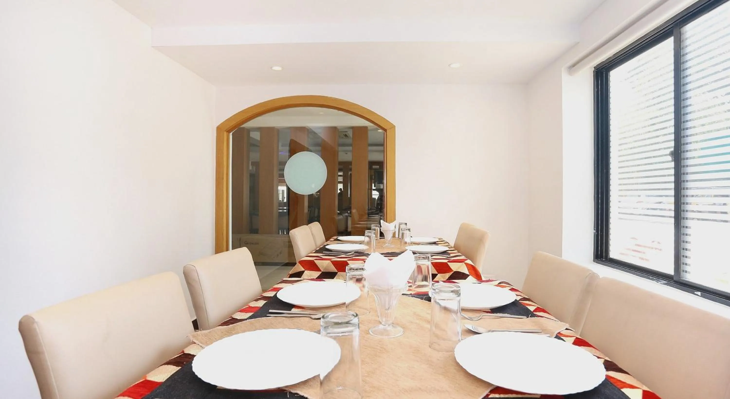 Restaurant/places to eat in Townhouse Dona Castle