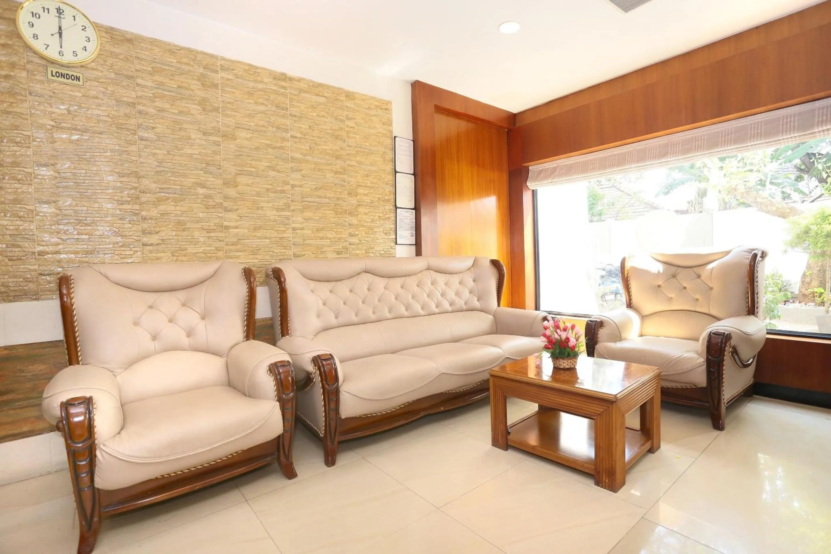 Lobby or reception in Townhouse Dona Castle