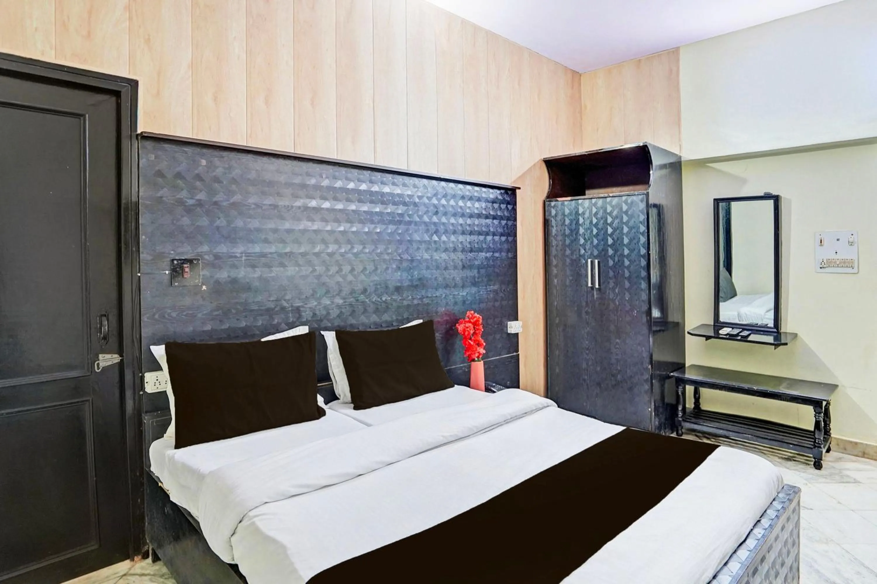 Bedroom, Bed in Super Collection O Mathura Near Railway Station