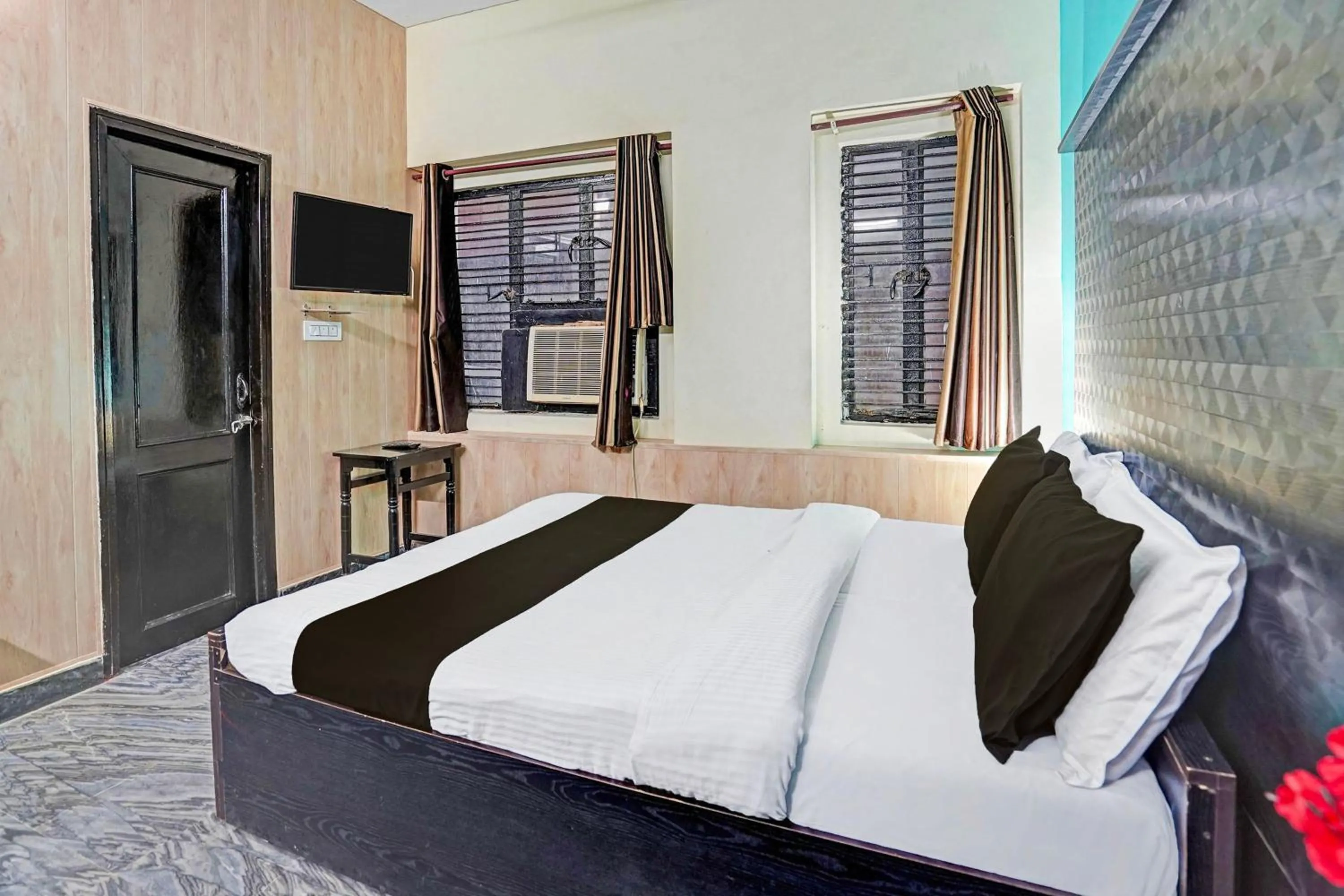 Bedroom, Bed in Super Collection O Mathura Near Railway Station