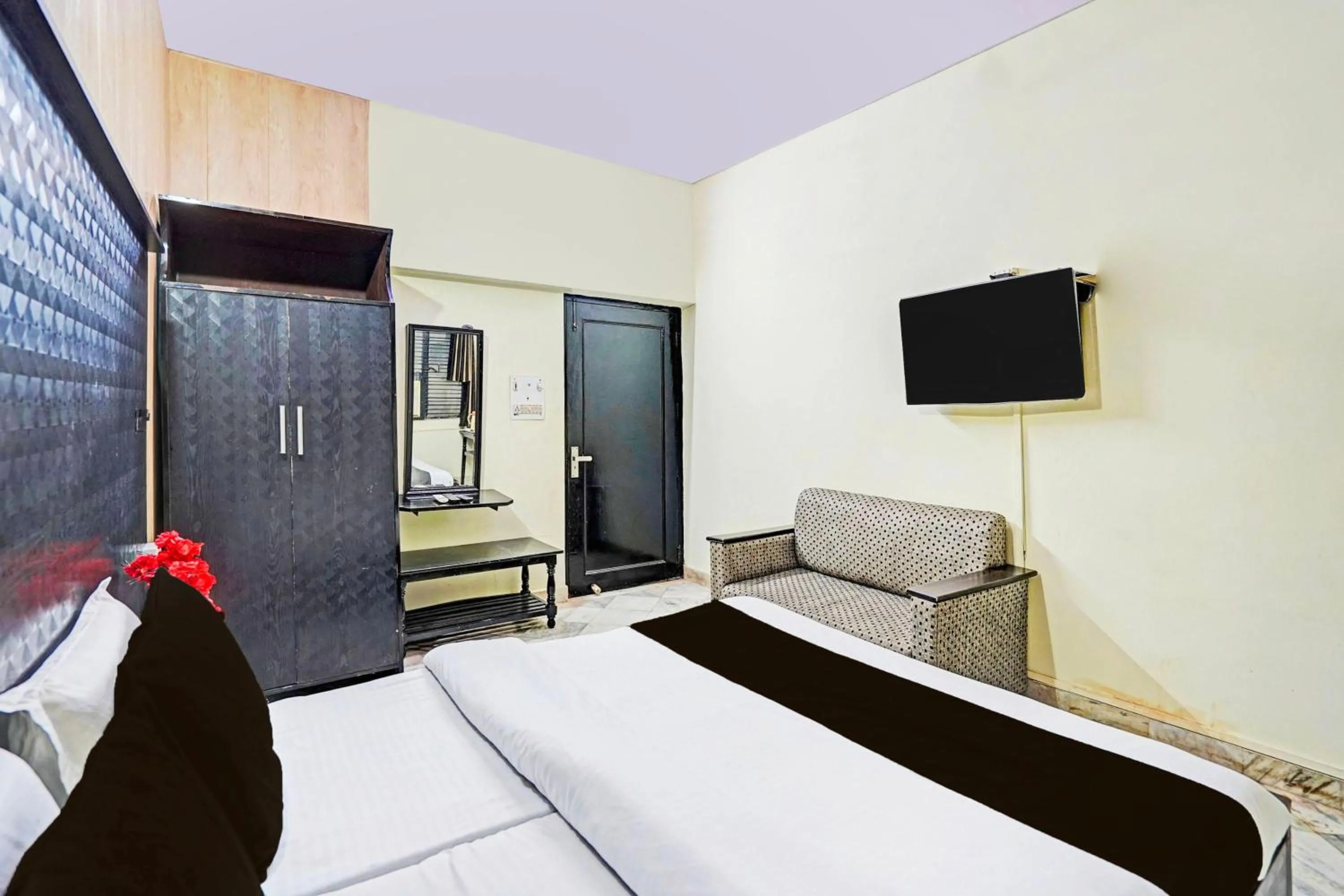 Bedroom, Bed in Super Collection O Mathura Near Railway Station