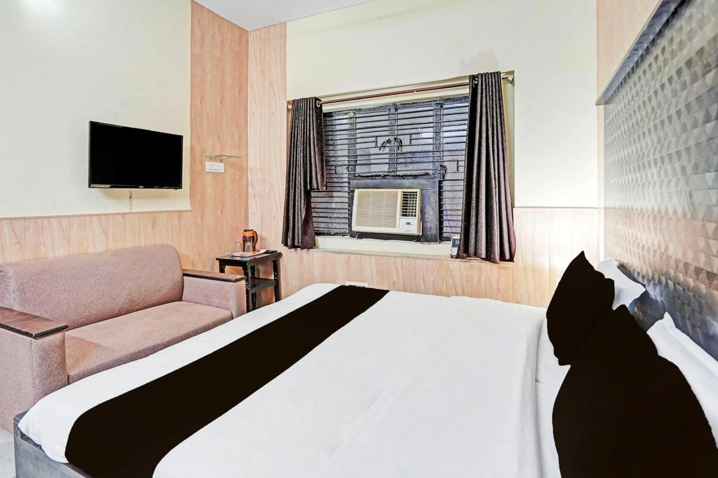 Bedroom, Bed in Super Collection O Mathura Near Railway Station