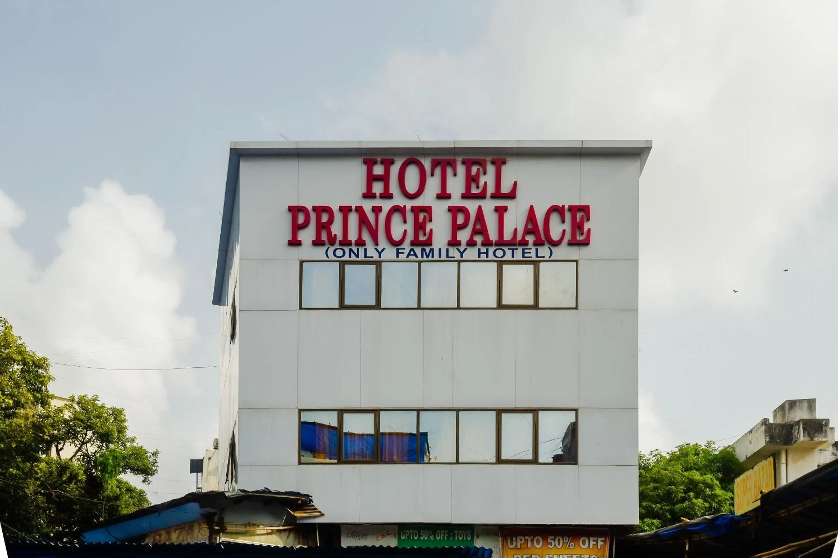 Facade/entrance in Hotel O Prince Palace