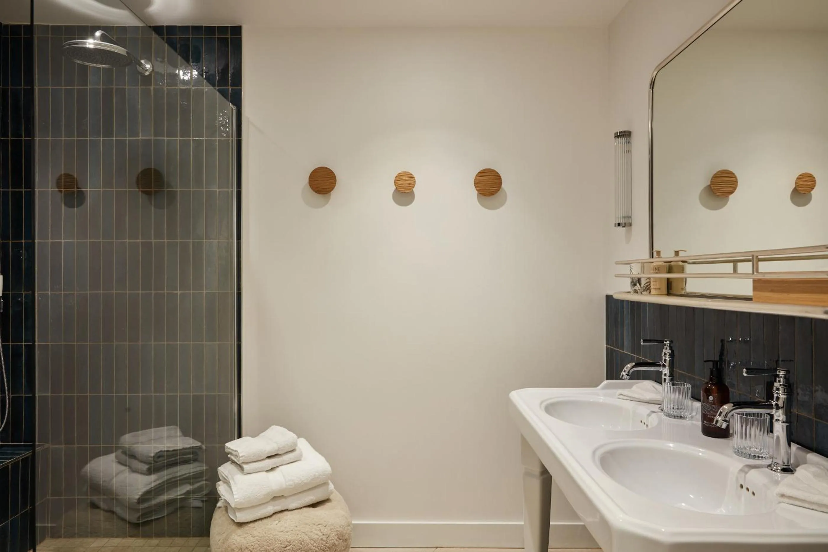 Shower in La Closerie des Capucines