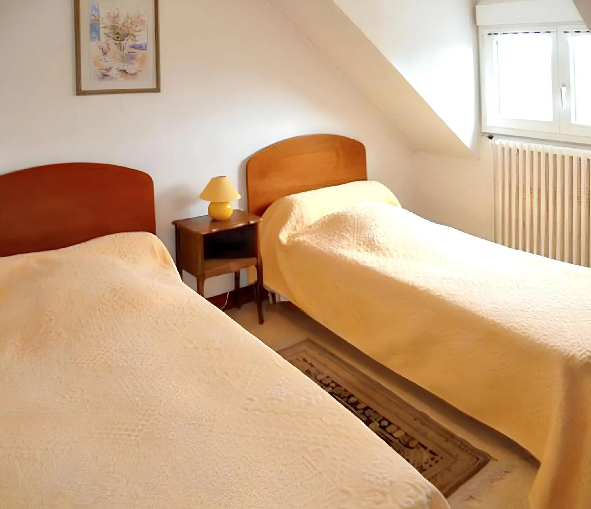 Photo of the whole room, Bed in Maison confortable à Châteaulin avec jardin et terrasse.