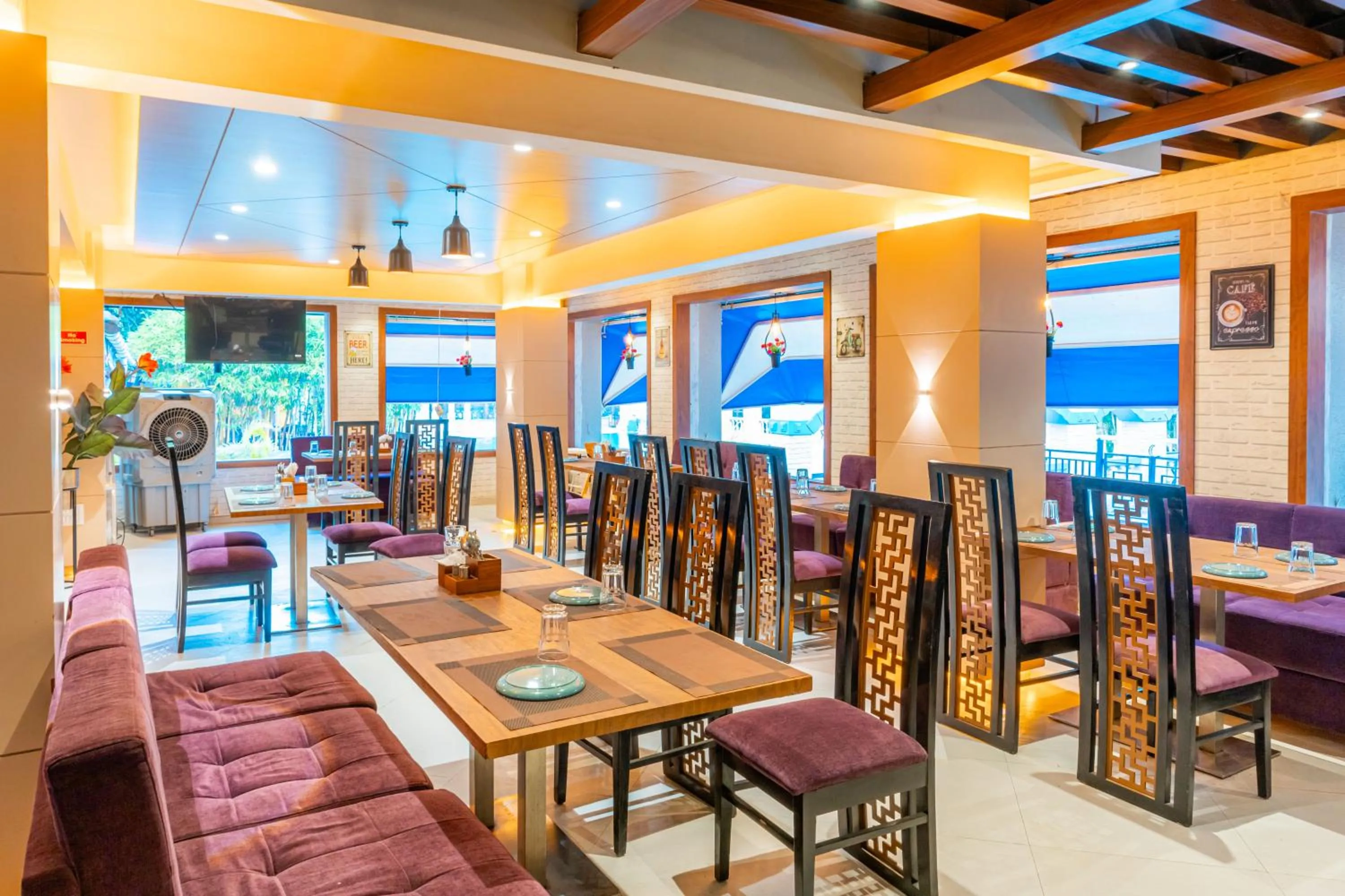 Restaurant/places to eat in Treebo The Blue Roof