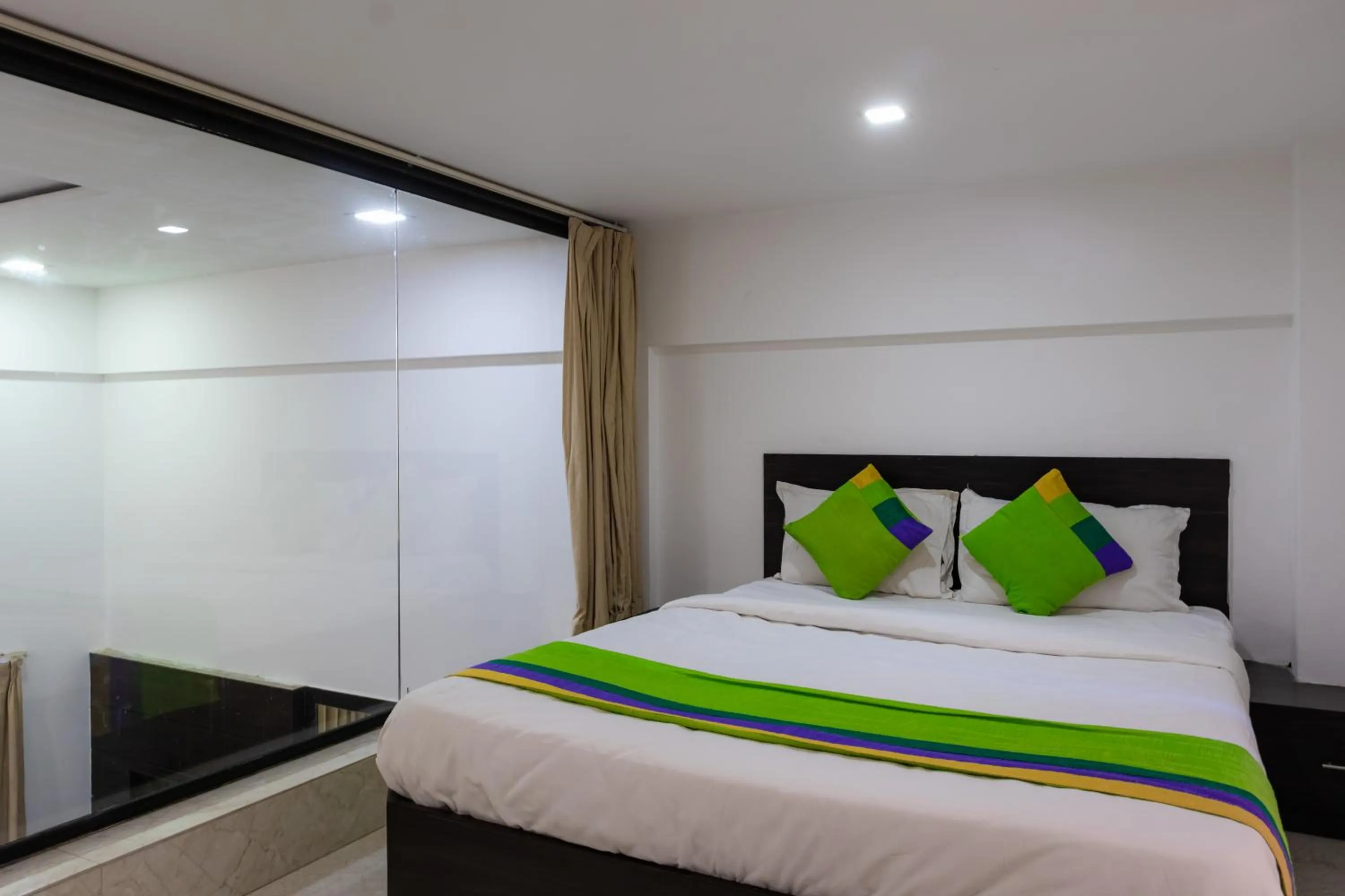 Bedroom, Bed in Treebo The Blue Roof