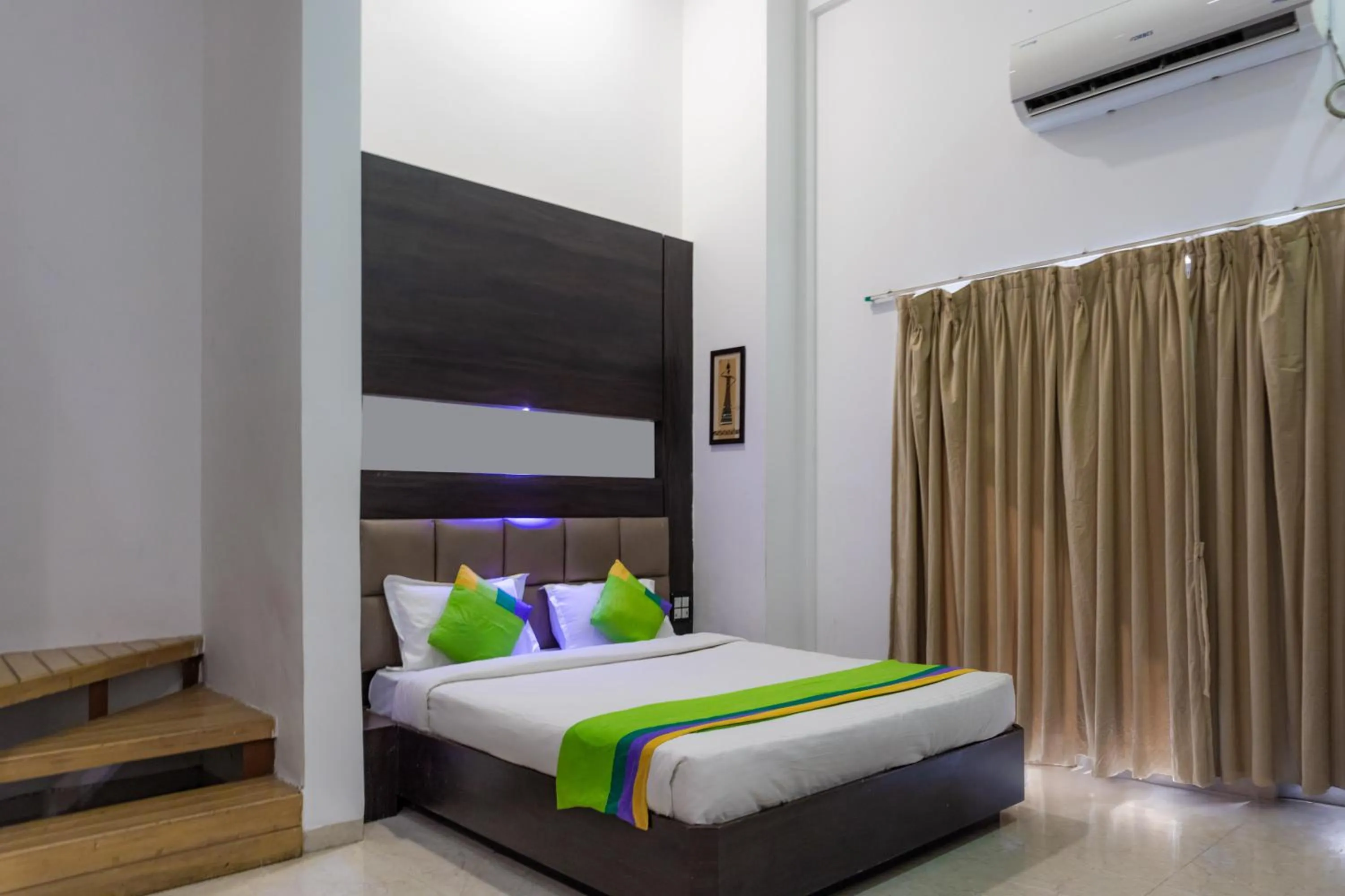 Bedroom, Bed in Treebo The Blue Roof