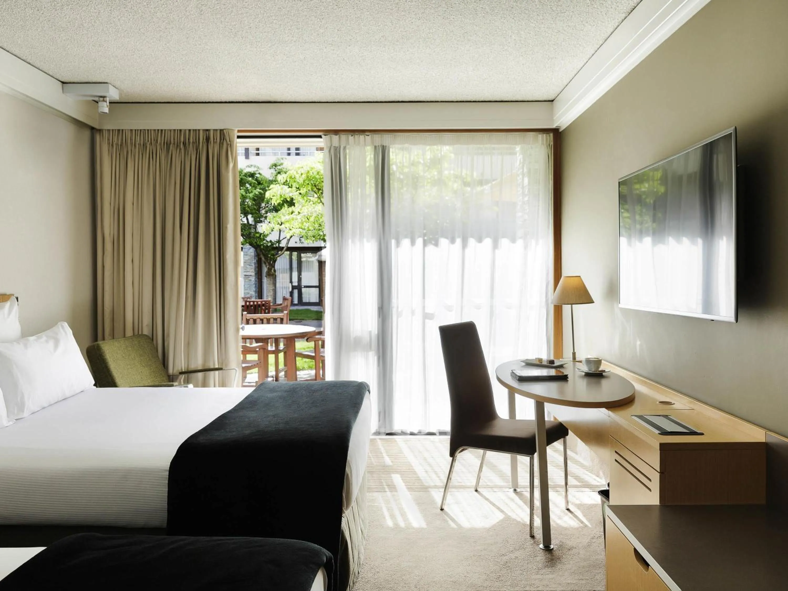 Bedroom, Bed in Novotel Queenstown Lakeside