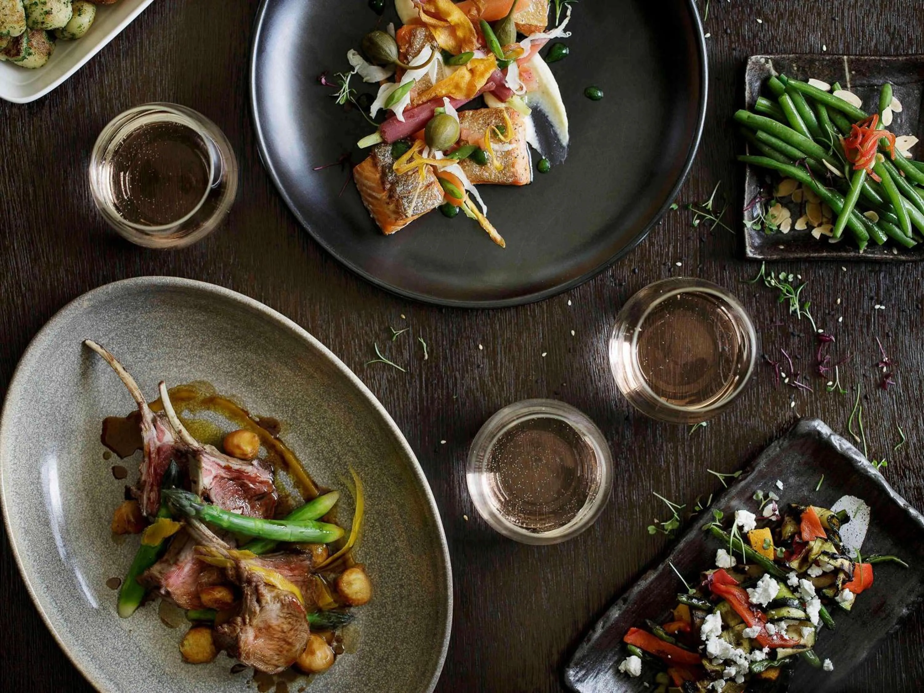 Restaurant/places to eat in Novotel Queenstown Lakeside