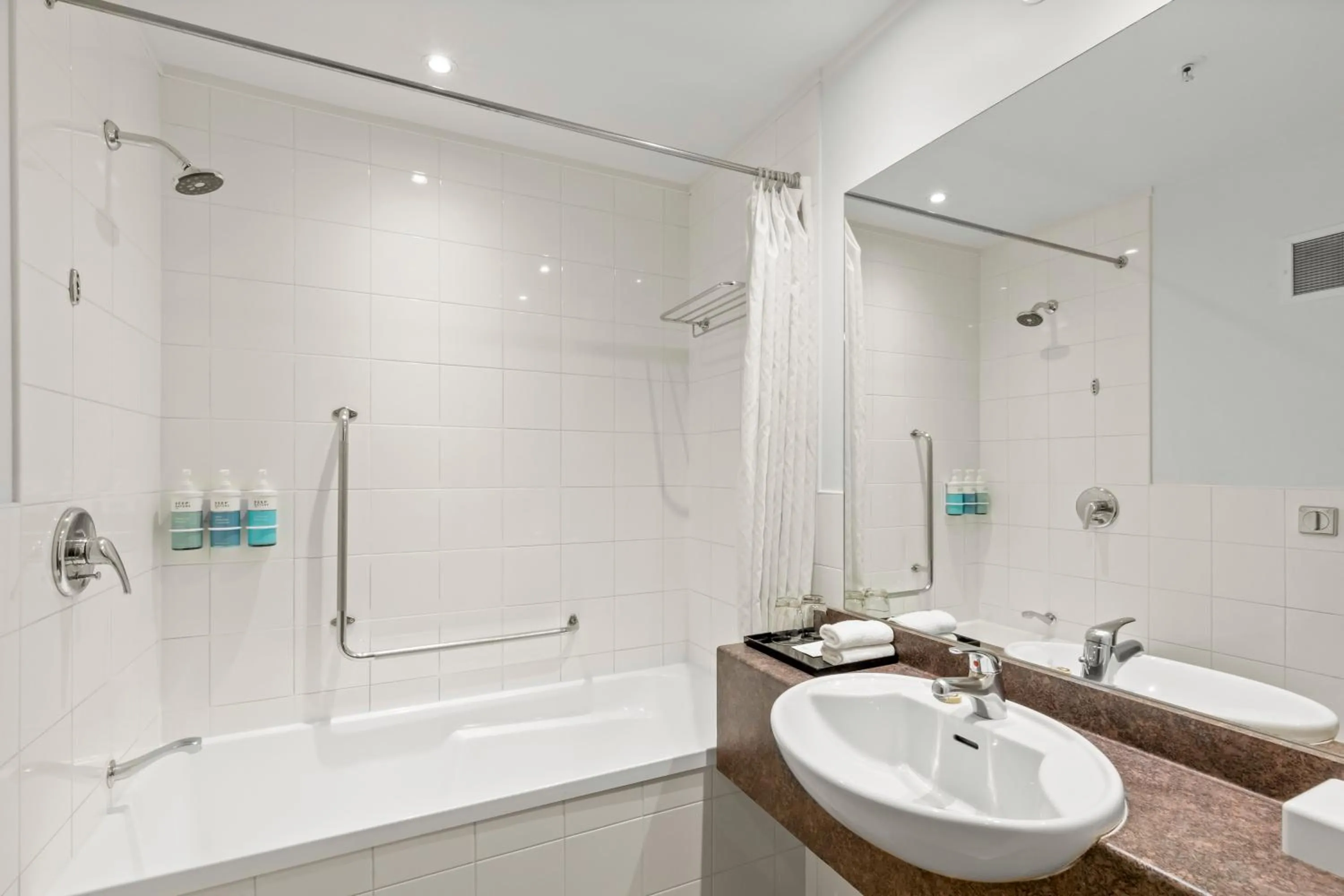 Toilet in Novotel Queenstown Lakeside