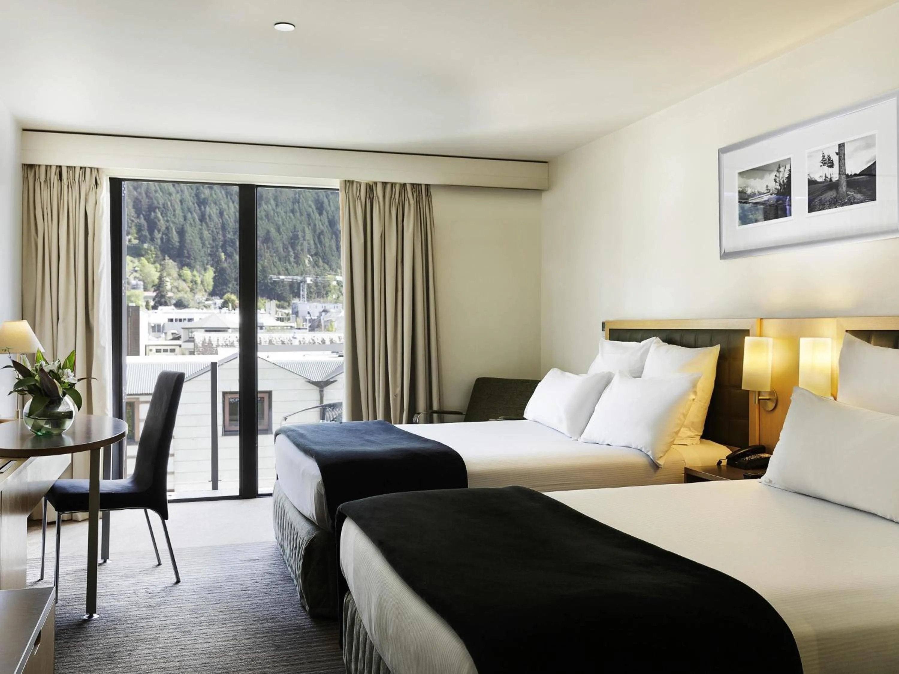 Bedroom, Bed in Novotel Queenstown Lakeside