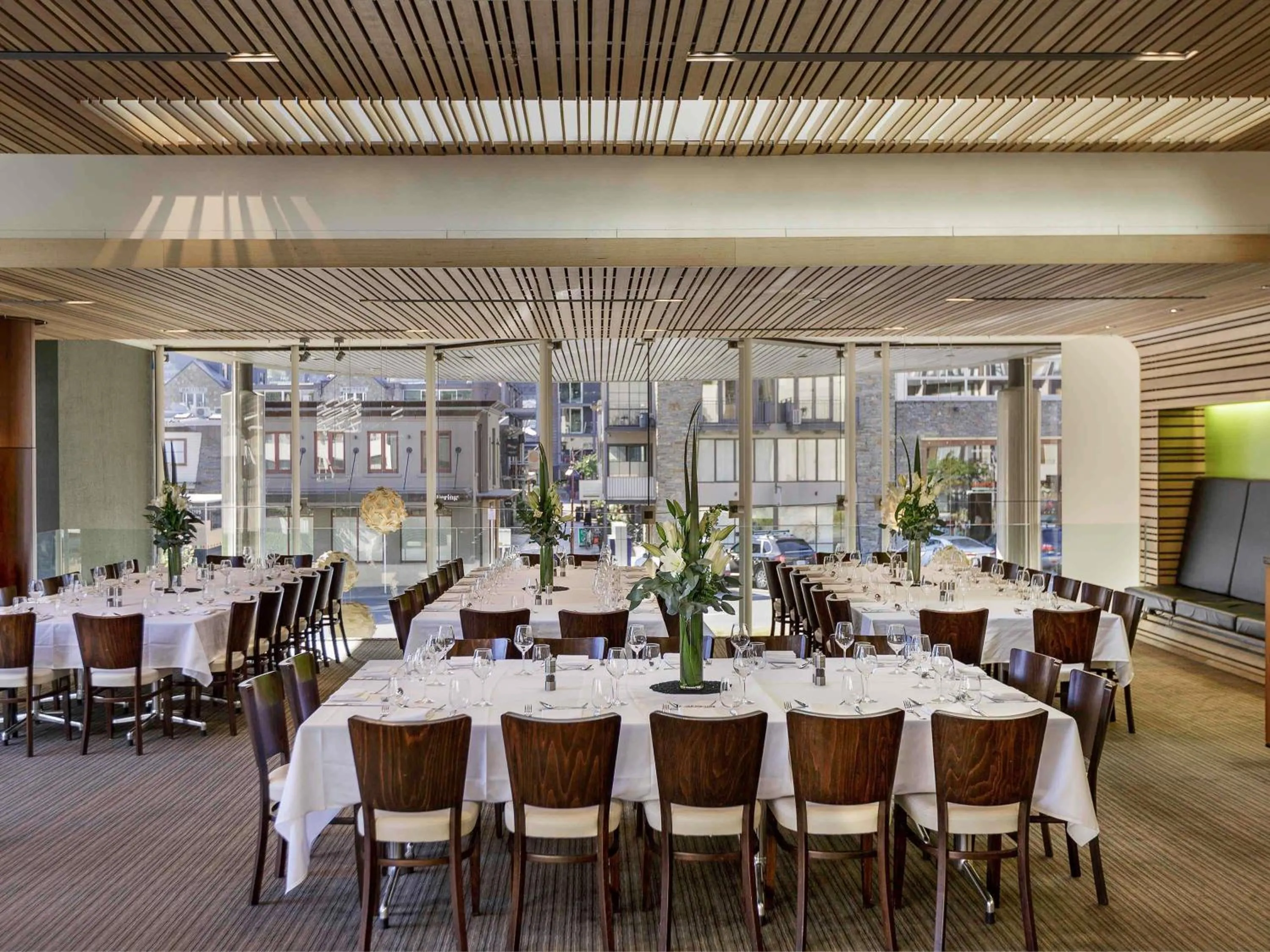 Restaurant/places to eat in Novotel Queenstown Lakeside