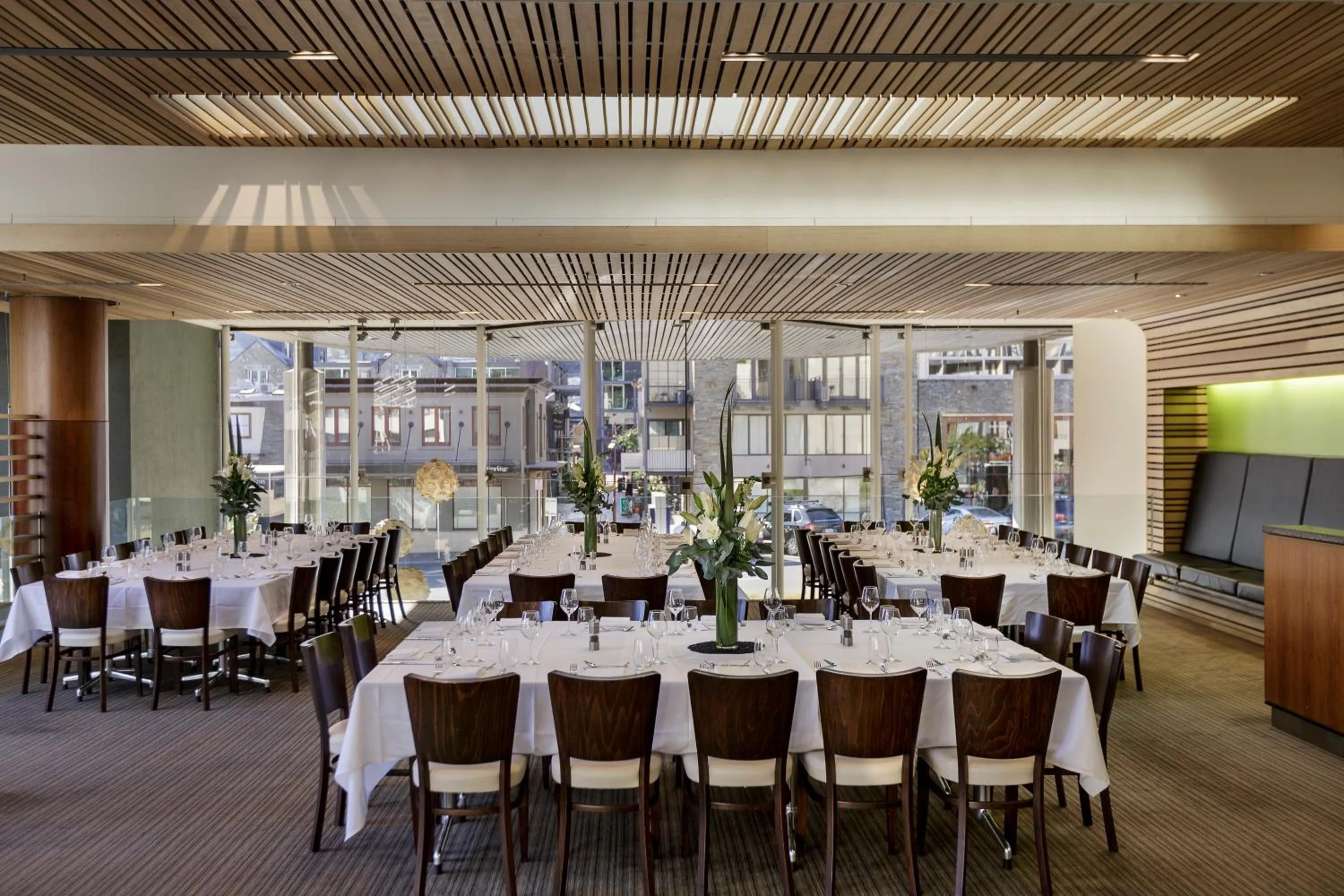 Restaurant/places to eat in Novotel Queenstown Lakeside