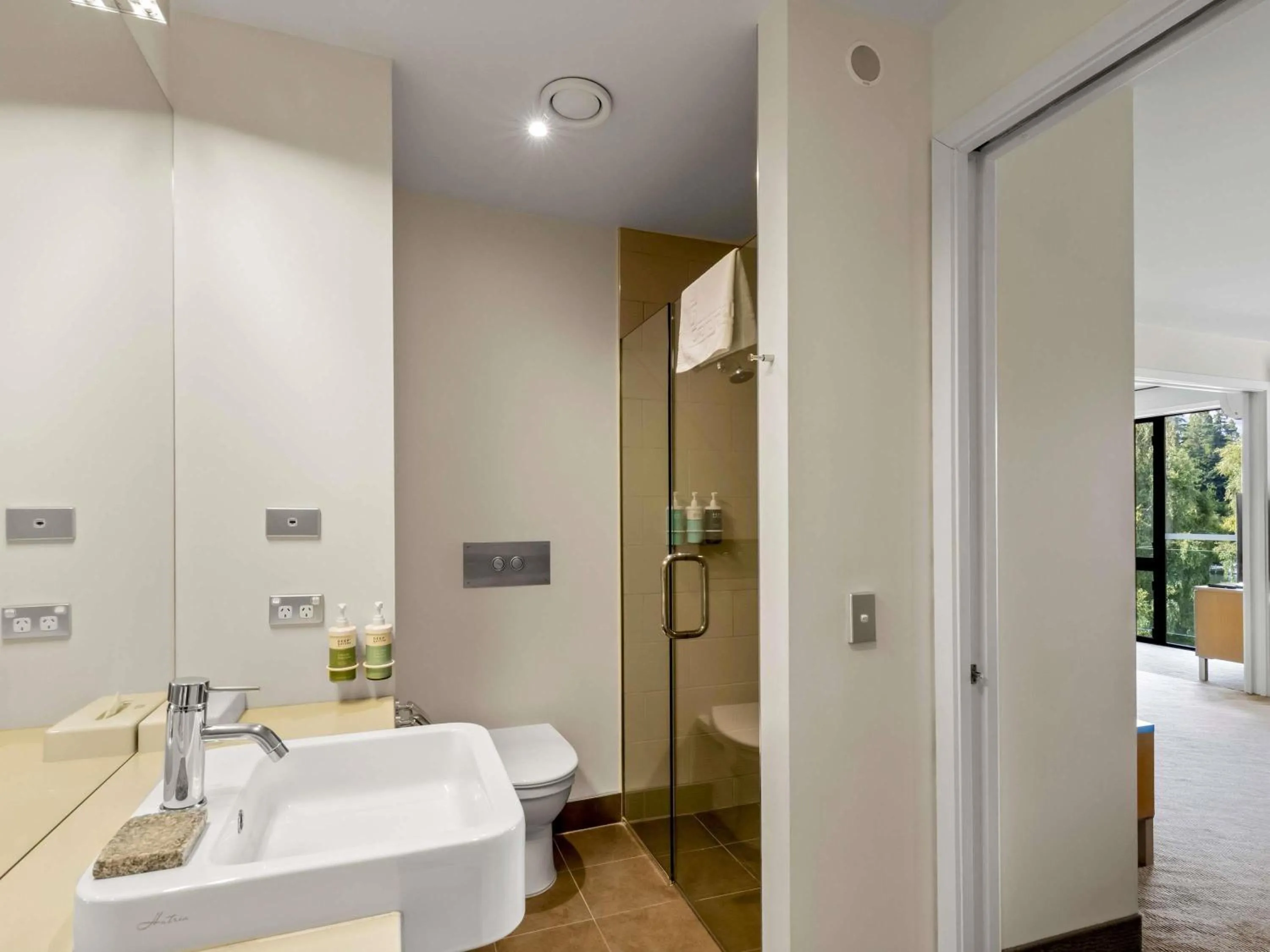 Bedroom in Novotel Queenstown Lakeside