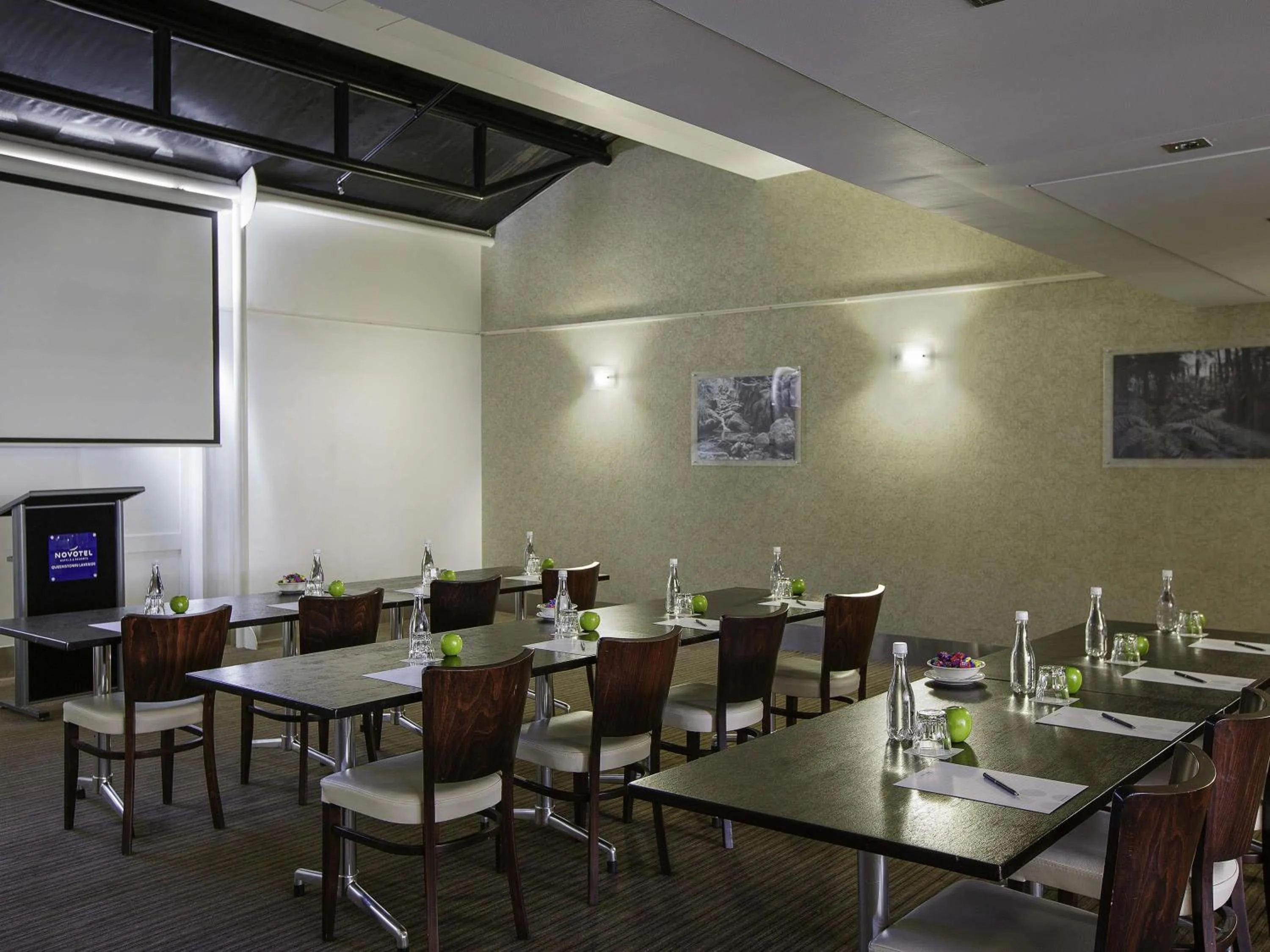Meeting/conference room in Novotel Queenstown Lakeside