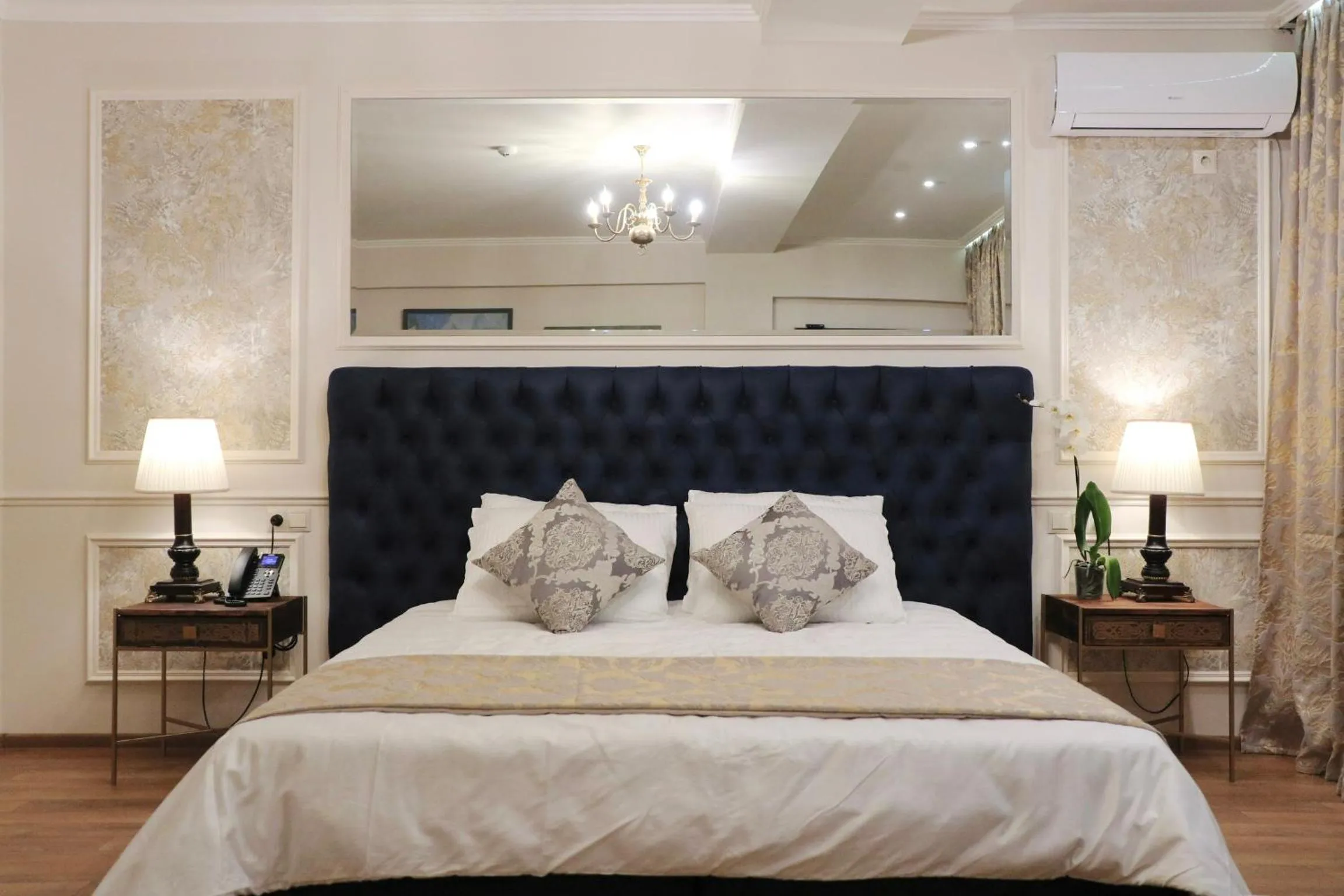 Bedroom, Bed in Omart Hotel - Gallery