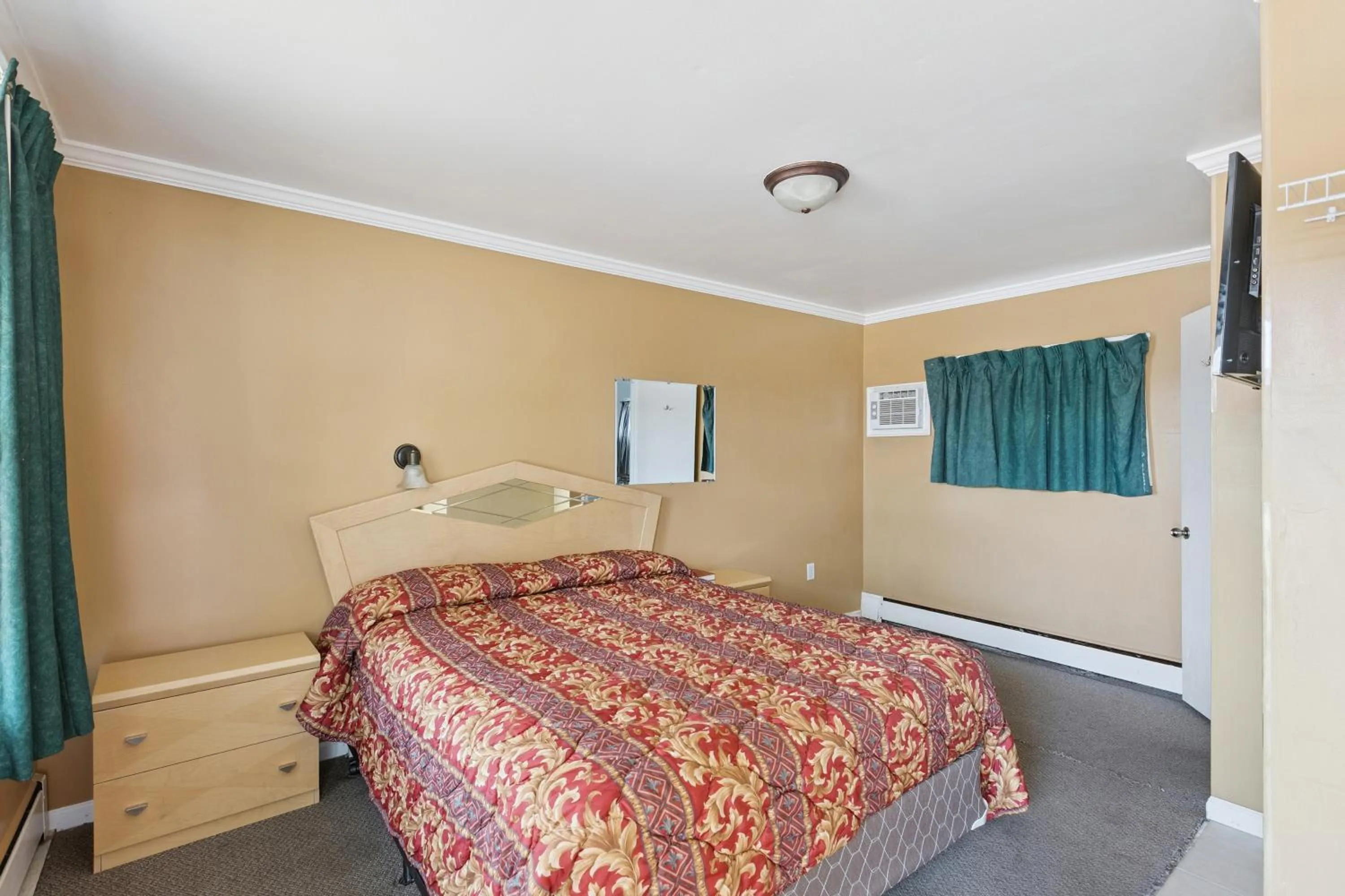 Bedroom, Bed in Currys Motel by OYO Saginaw MI