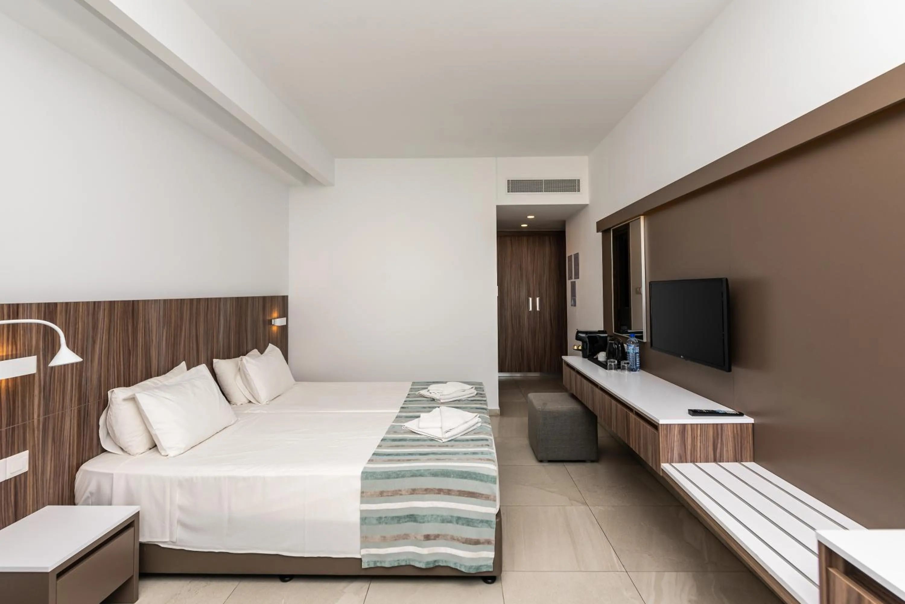 Pool view, Bed in Eleana Hotel