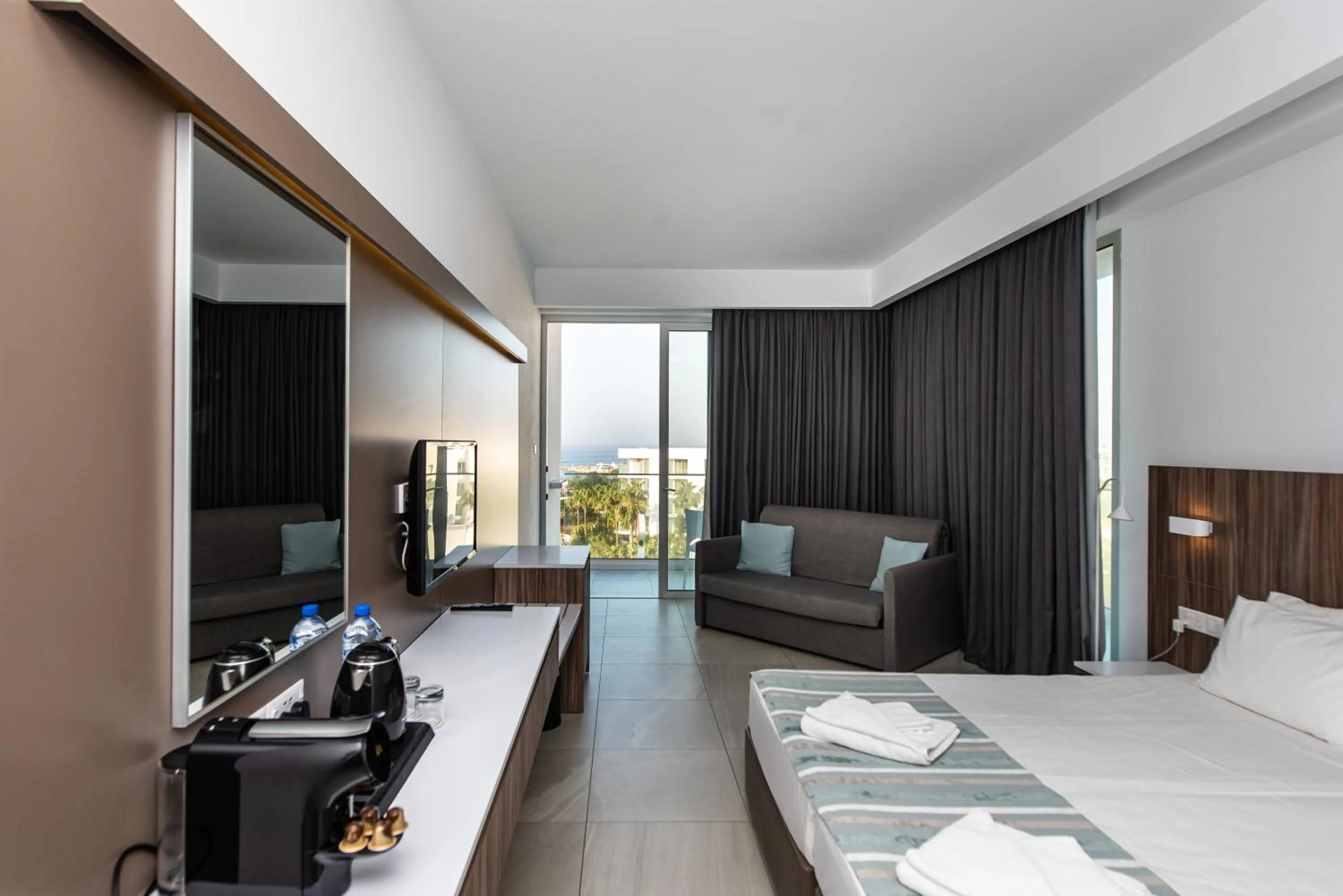 Family, Bed in Eleana Hotel