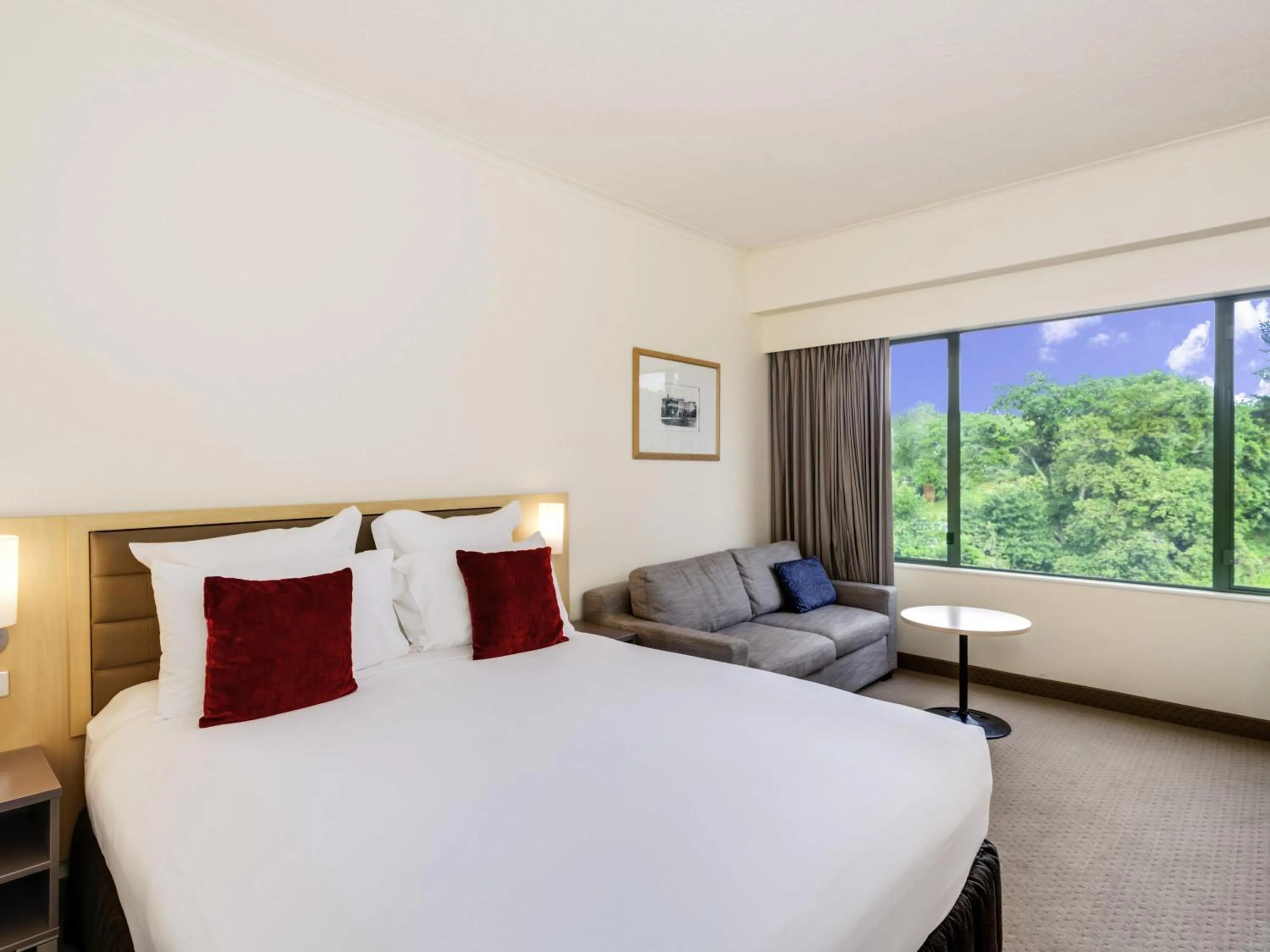 Bedroom, Bed in Novotel Rotorua Lakeside