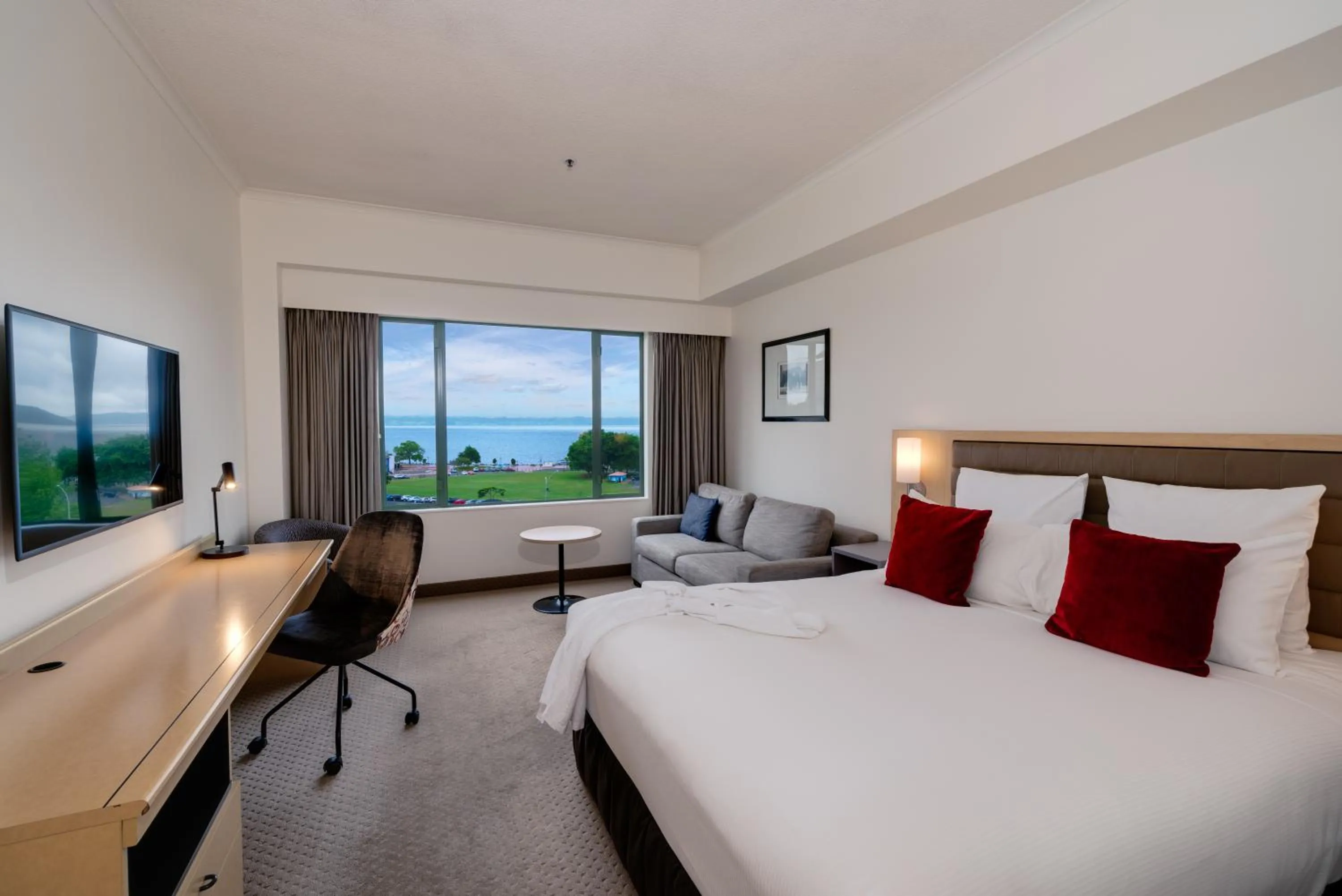 Photo of the whole room, Bed in Novotel Rotorua Lakeside