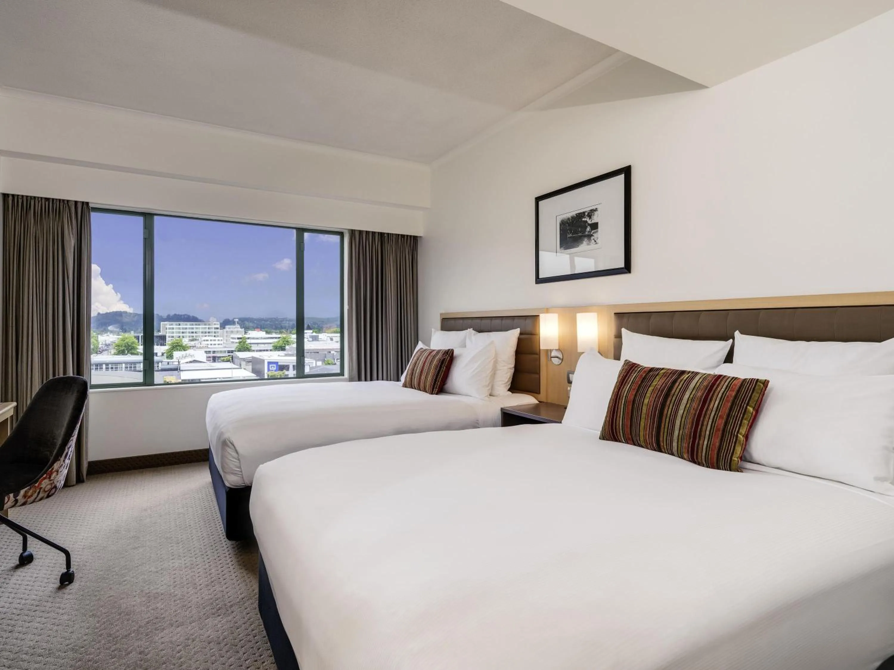 Bedroom, Bed in Novotel Rotorua Lakeside