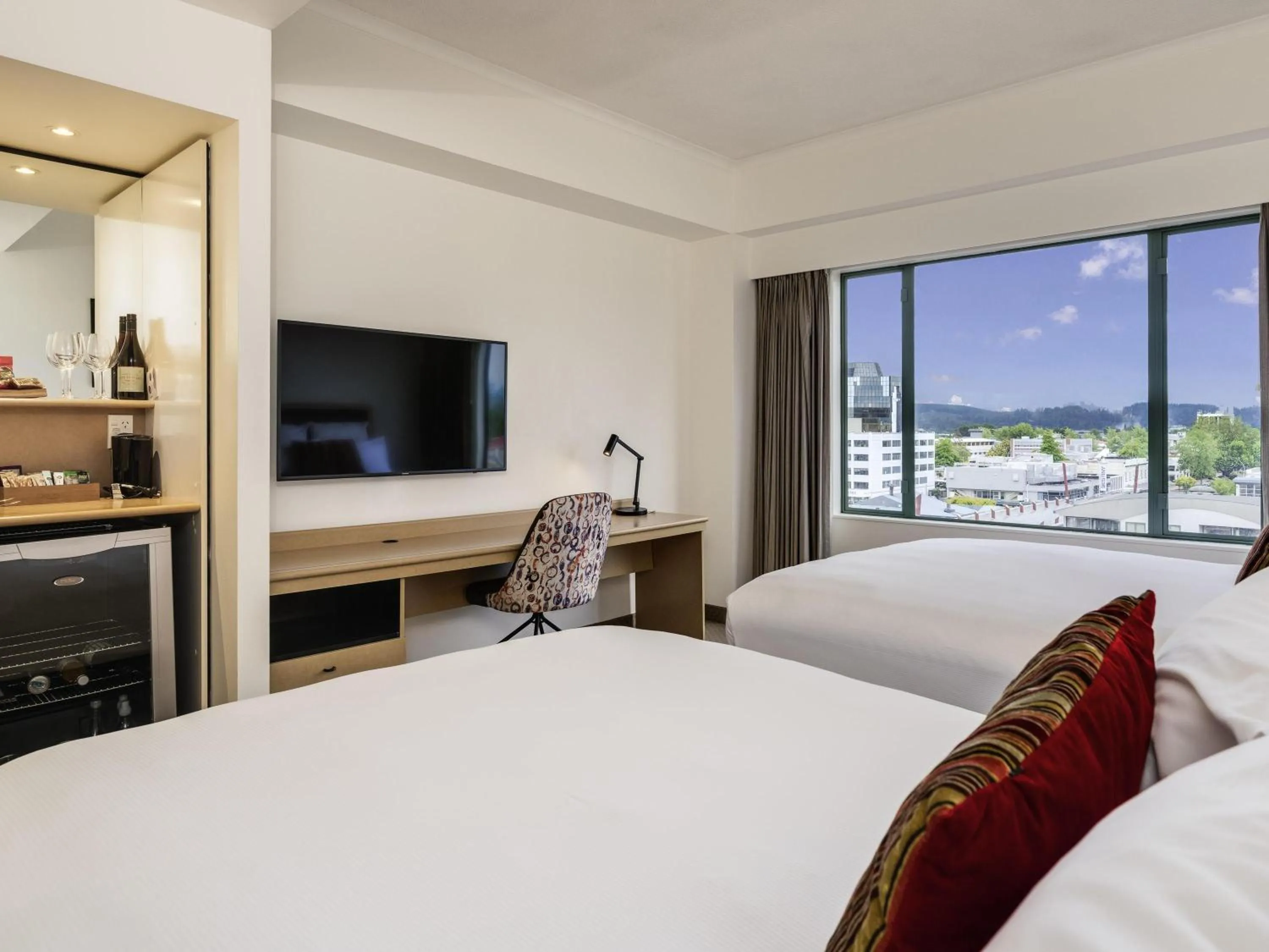 Bedroom, Bed in Novotel Rotorua Lakeside