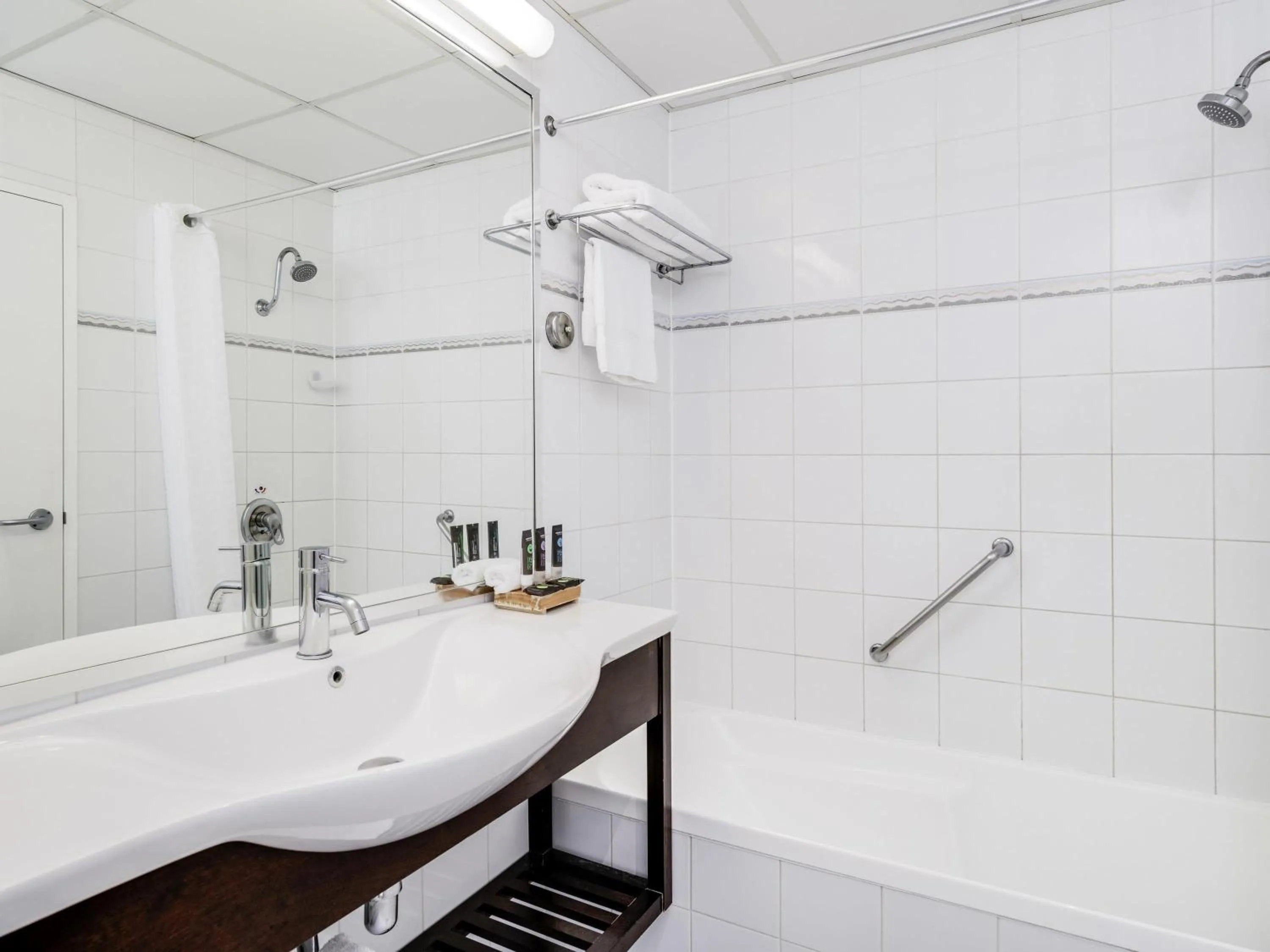 Bedroom in Novotel Rotorua Lakeside