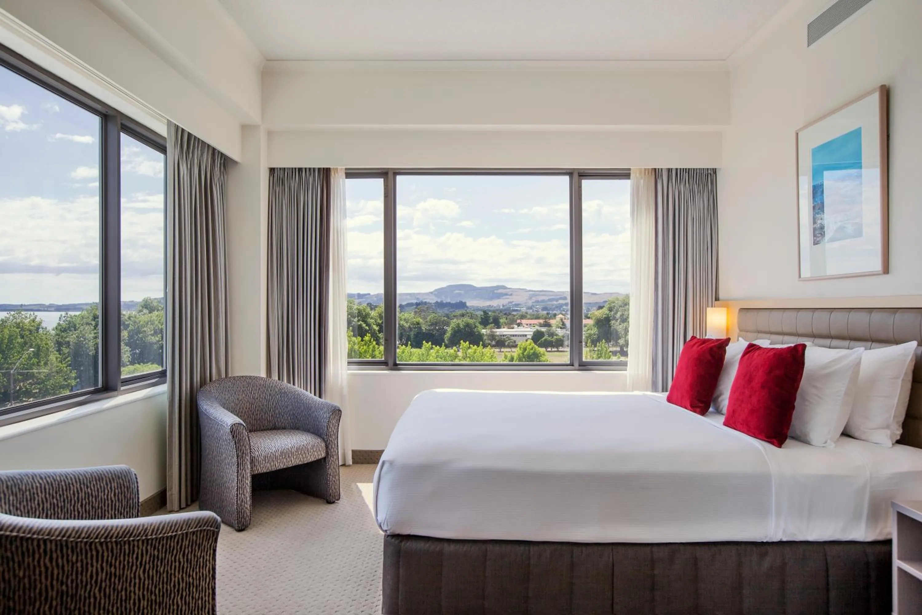 TV and multimedia, Bed in Novotel Rotorua Lakeside