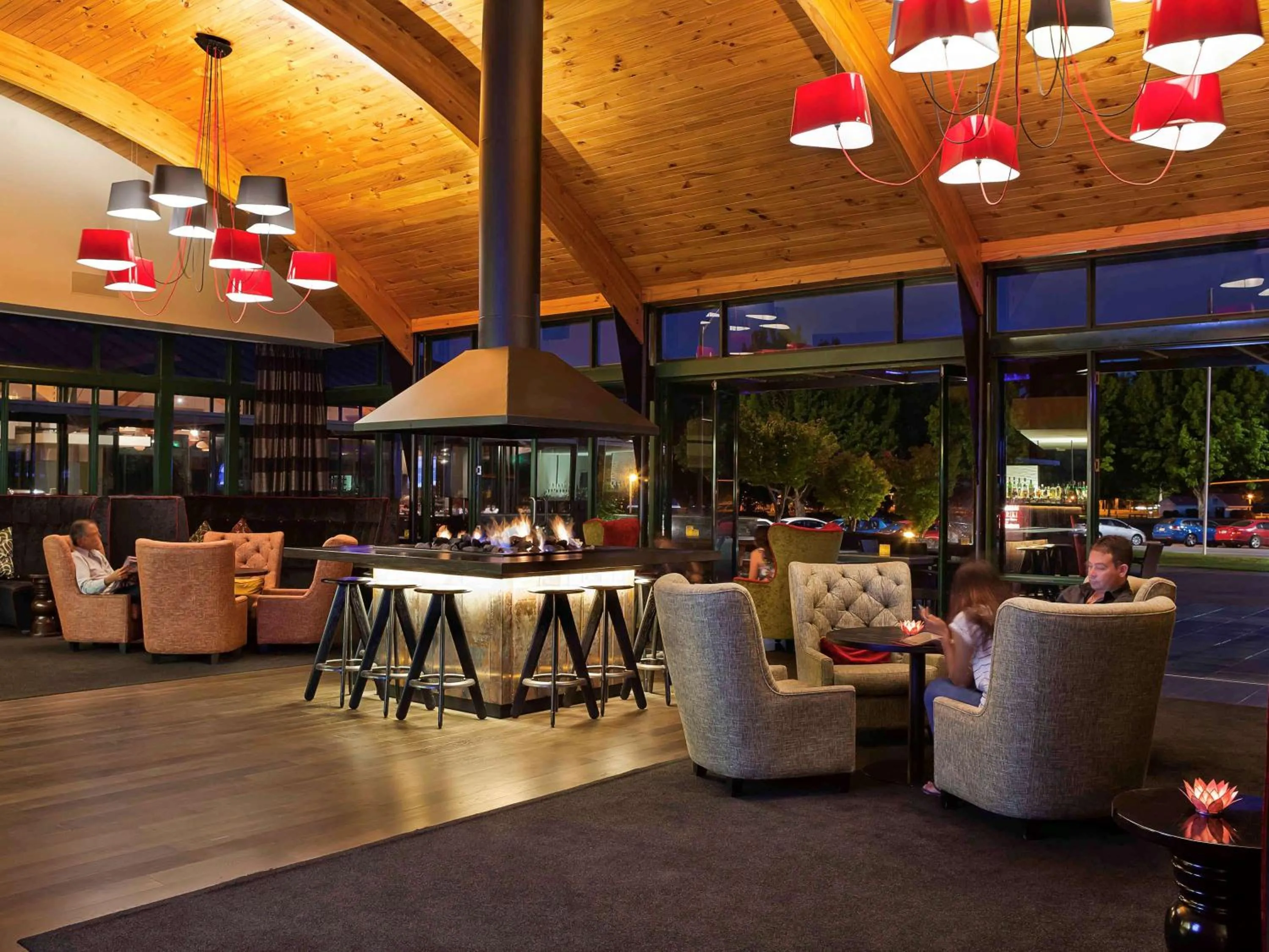 Lounge or bar in Novotel Rotorua Lakeside