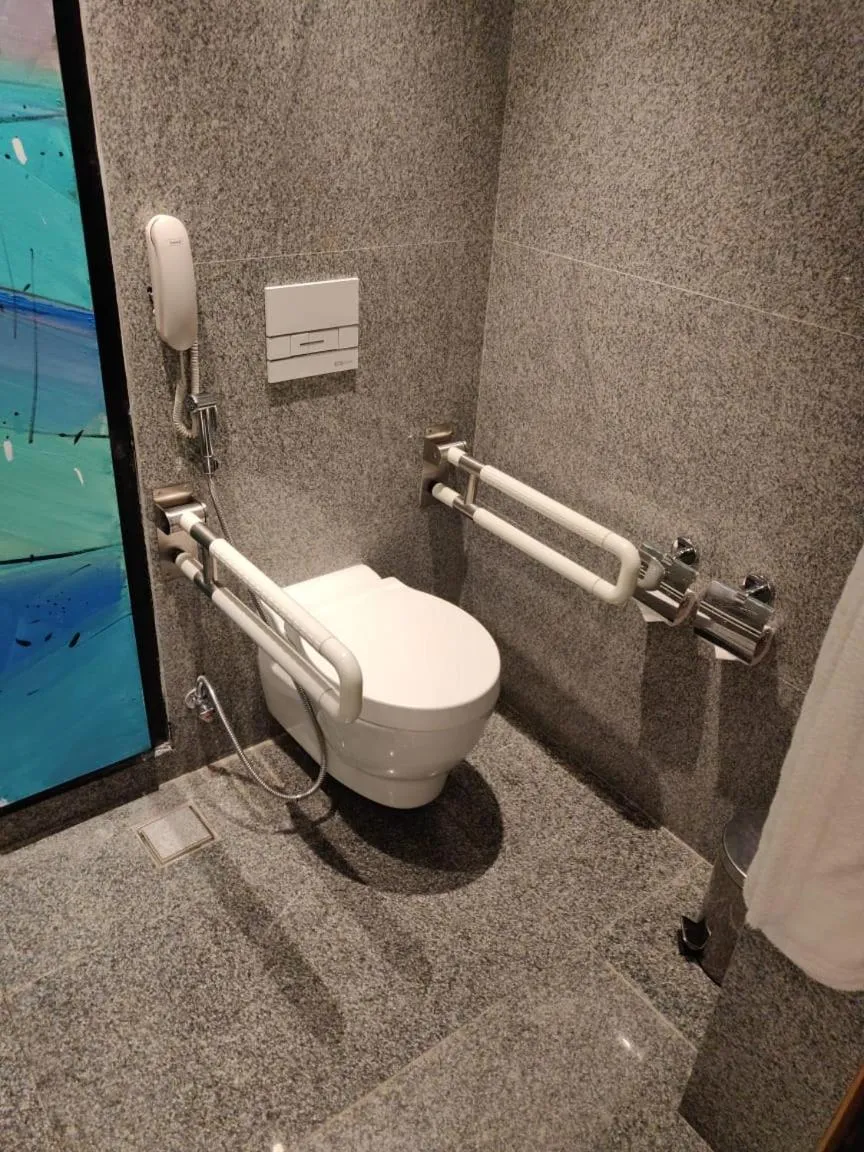 Toilet in DoubleTree by Hilton Ahmedabad