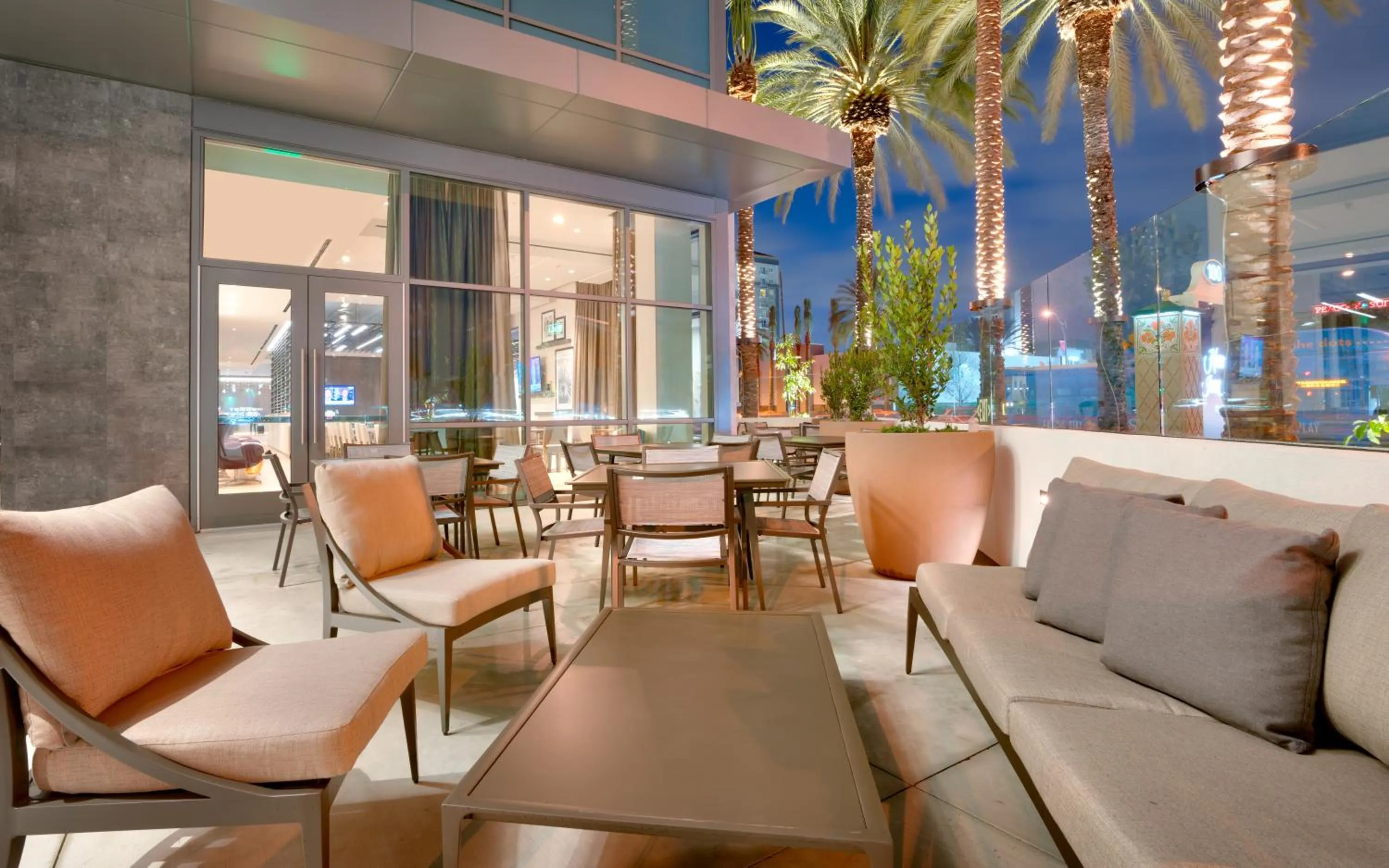 Seating area in Hampton Inn & Suites Anaheim Resort Convention Center