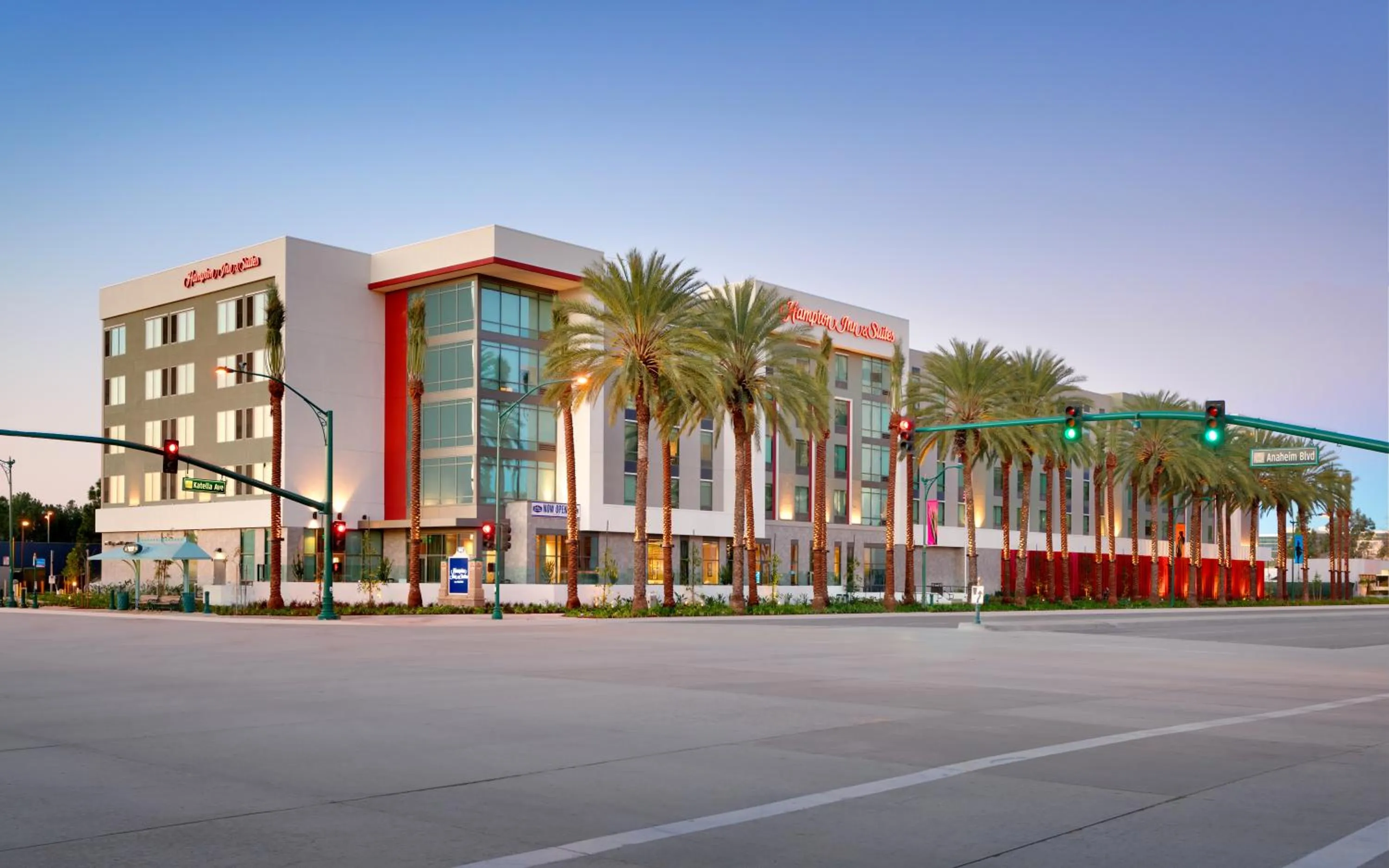 Property building in Hampton Inn & Suites Anaheim Resort Convention Center