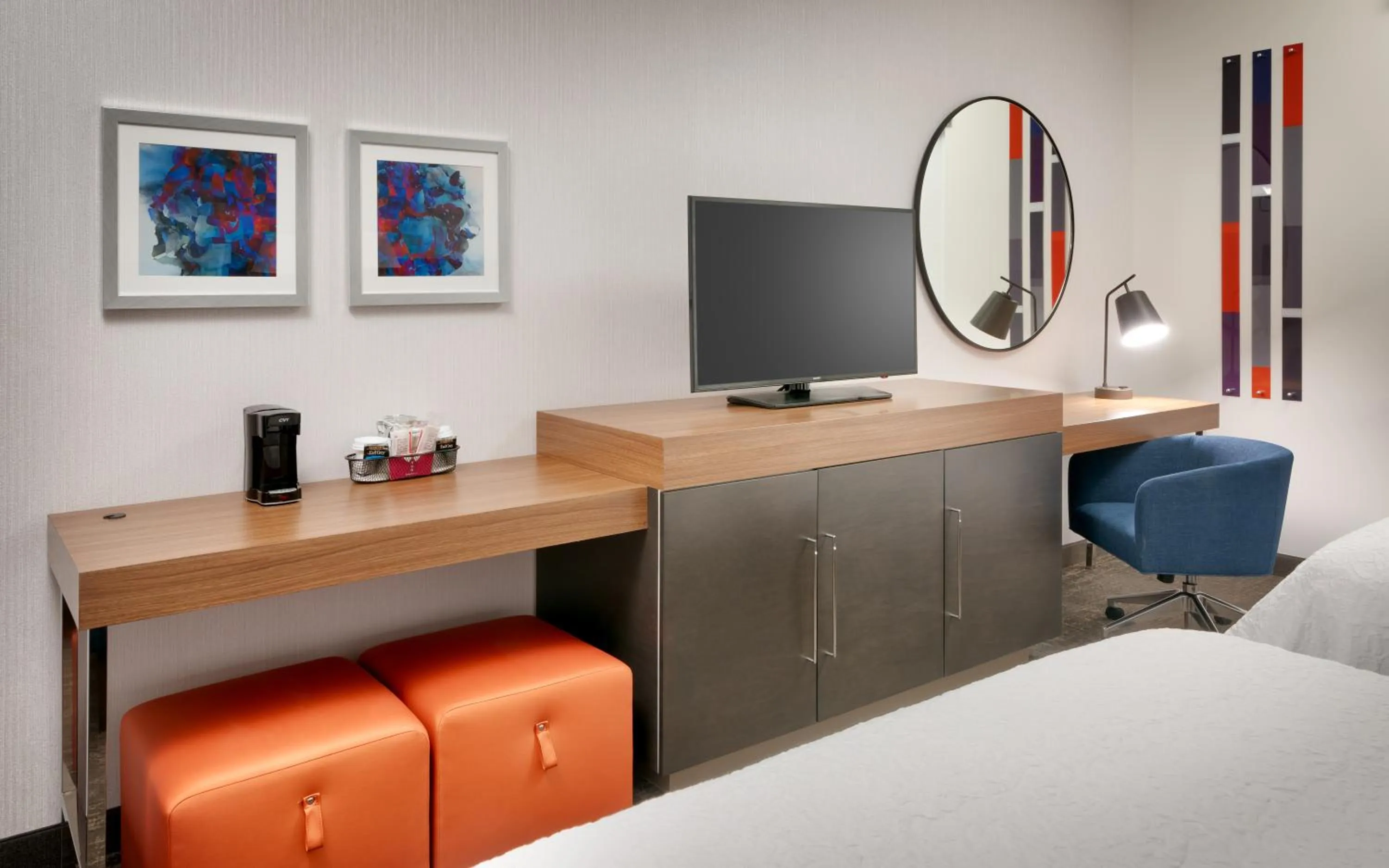 hair dresser, Bed in Hampton Inn & Suites Anaheim Resort Convention Center