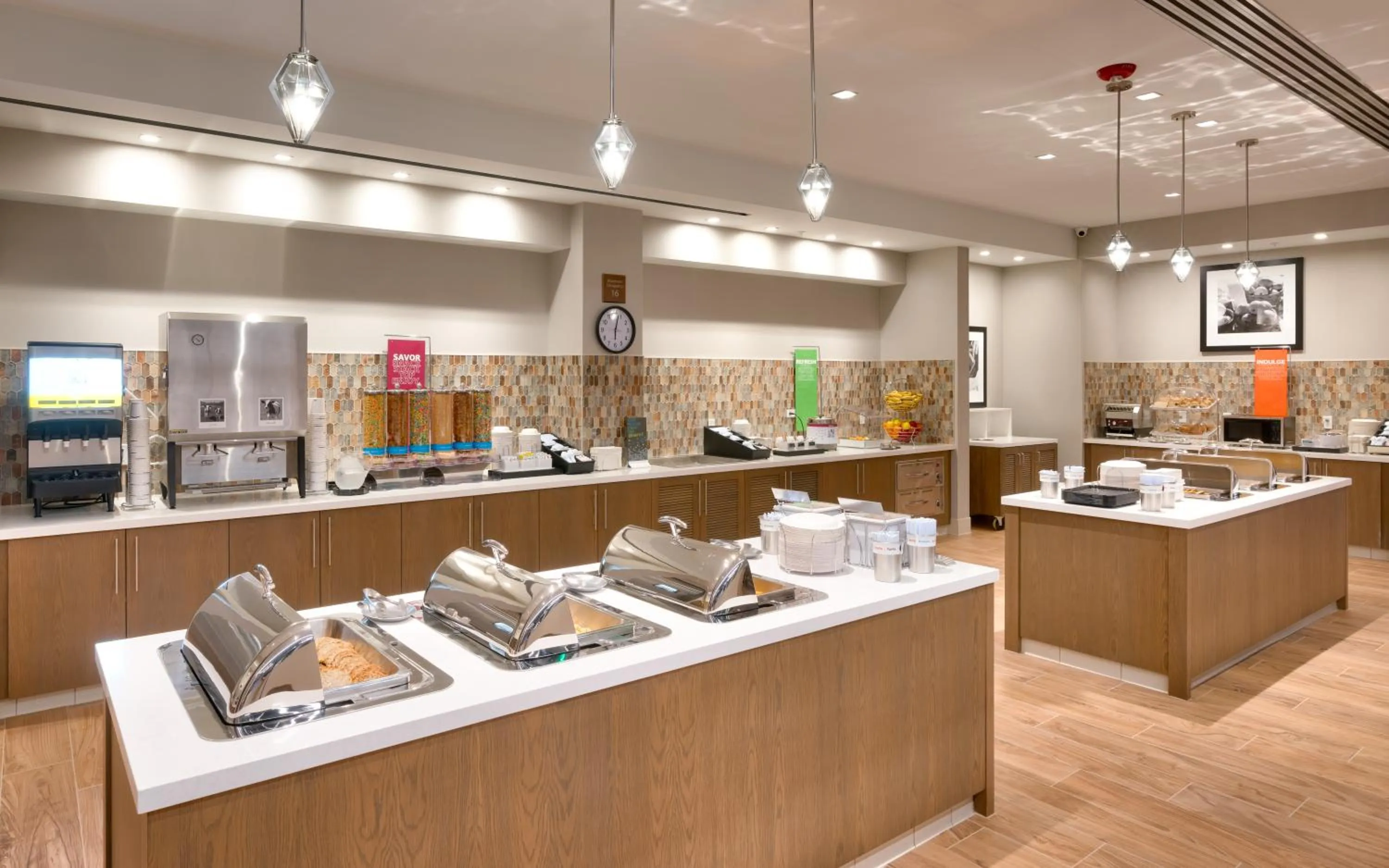 Buffet breakfast in Hampton Inn & Suites Anaheim Resort Convention Center