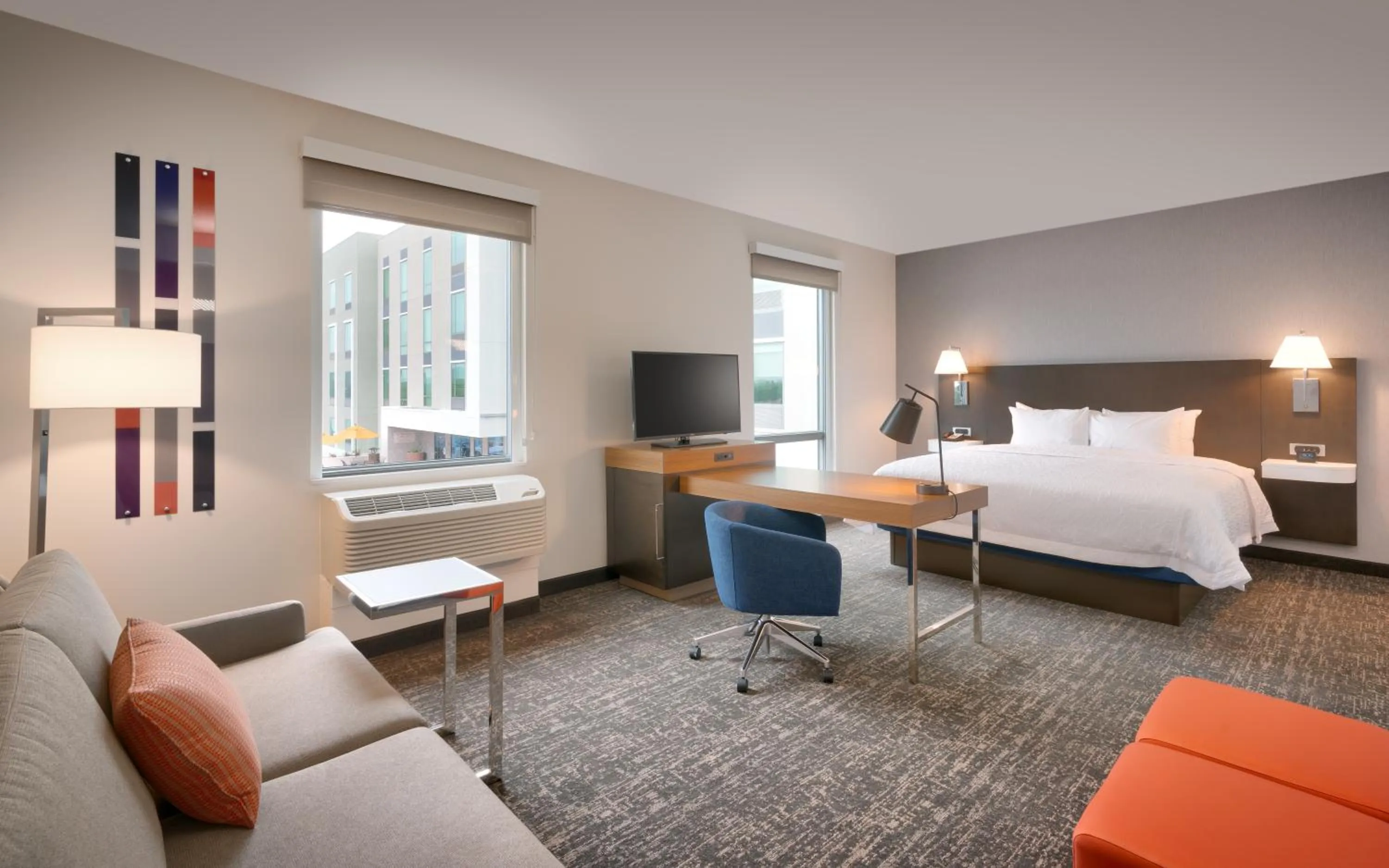 Photo of the whole room, Bed in Hampton Inn & Suites Anaheim Resort Convention Center