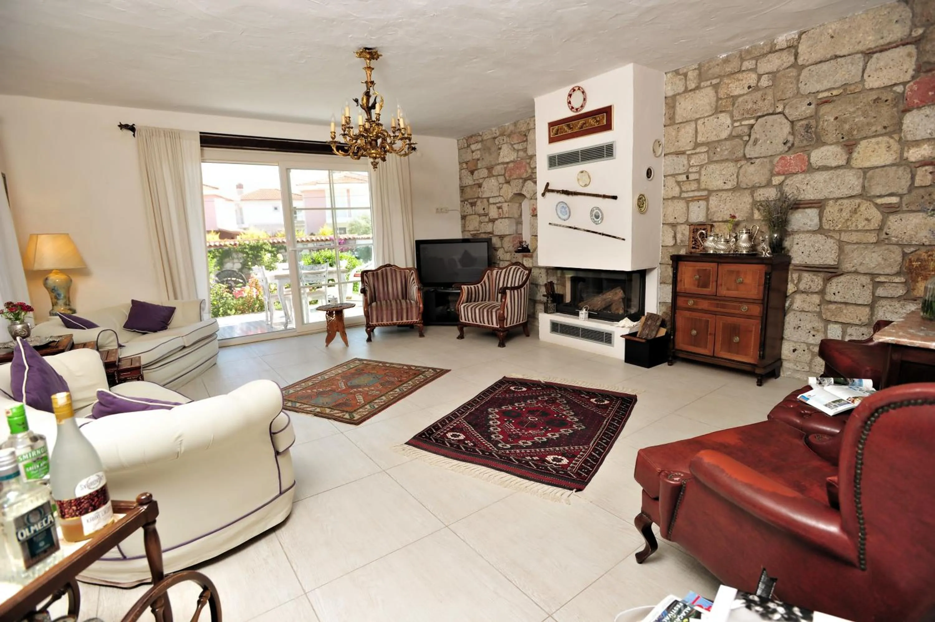 Communal lounge/ TV room in Alaçatı Sultan Konak Butik Otel ℳℛ Luxury Concept