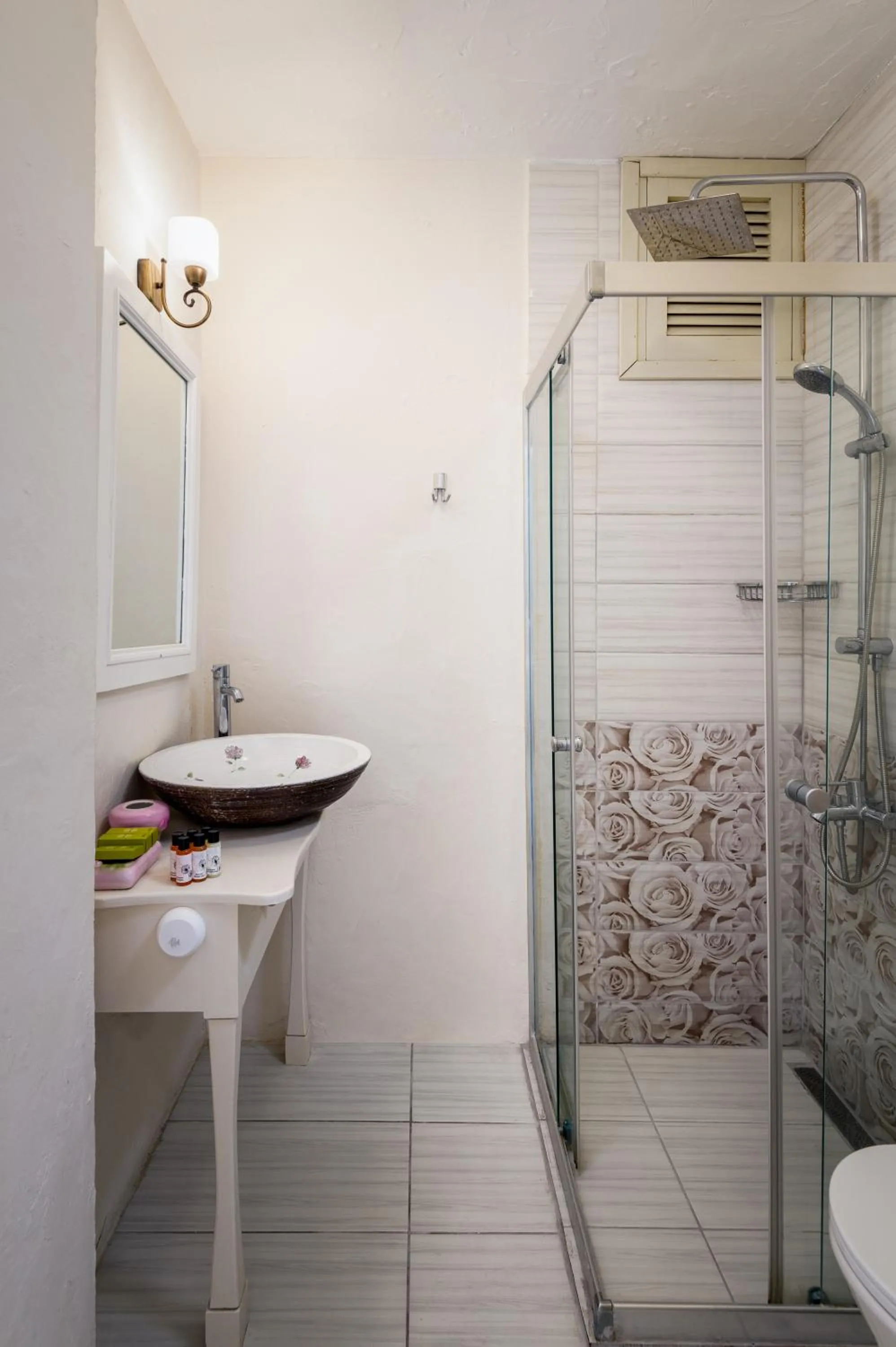 Shower in Alaçatı Sultan Konak Butik Otel ℳℛ Luxury Concept