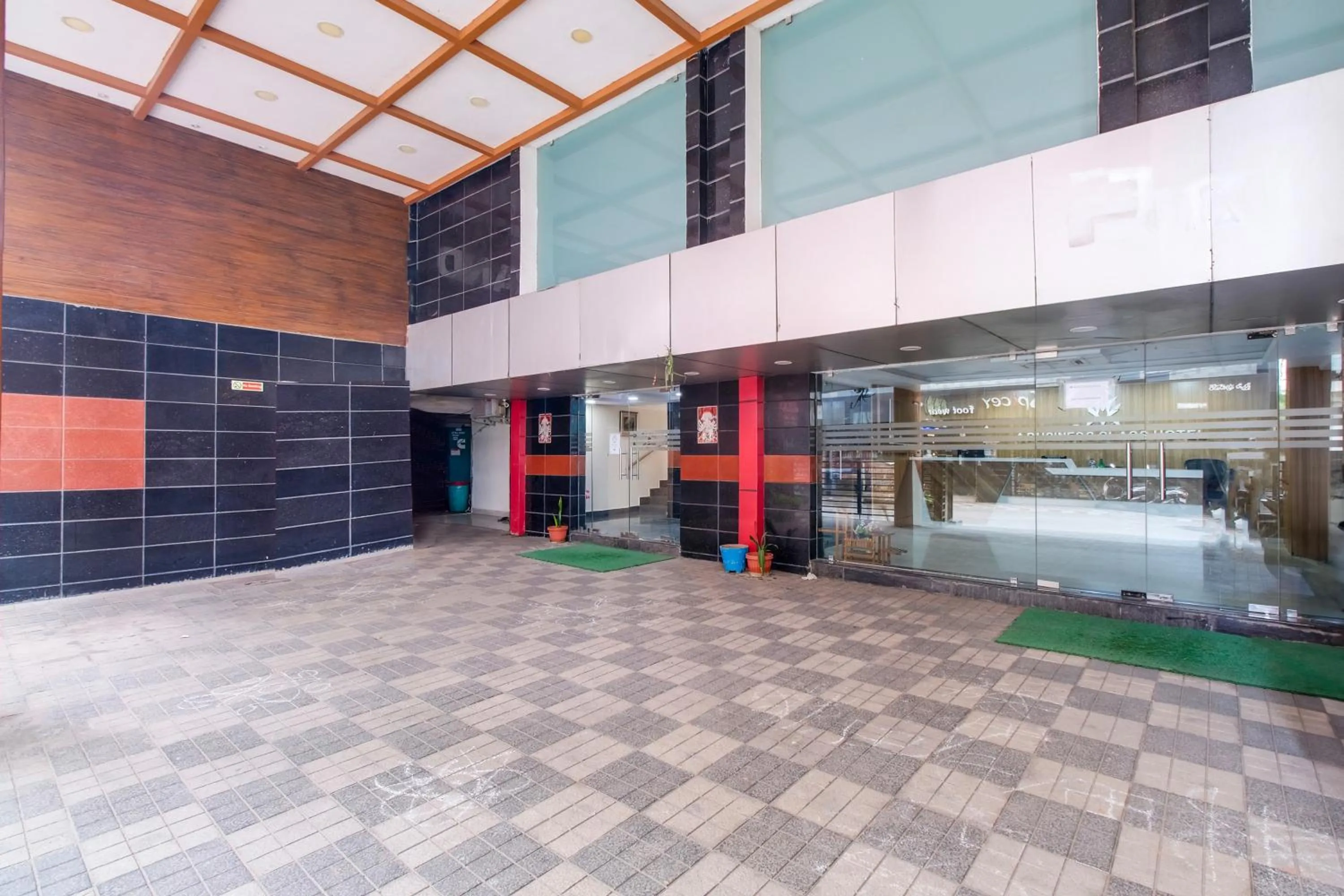 Facade/entrance in Super Townhouse Gajuwaka Near CMR Mall