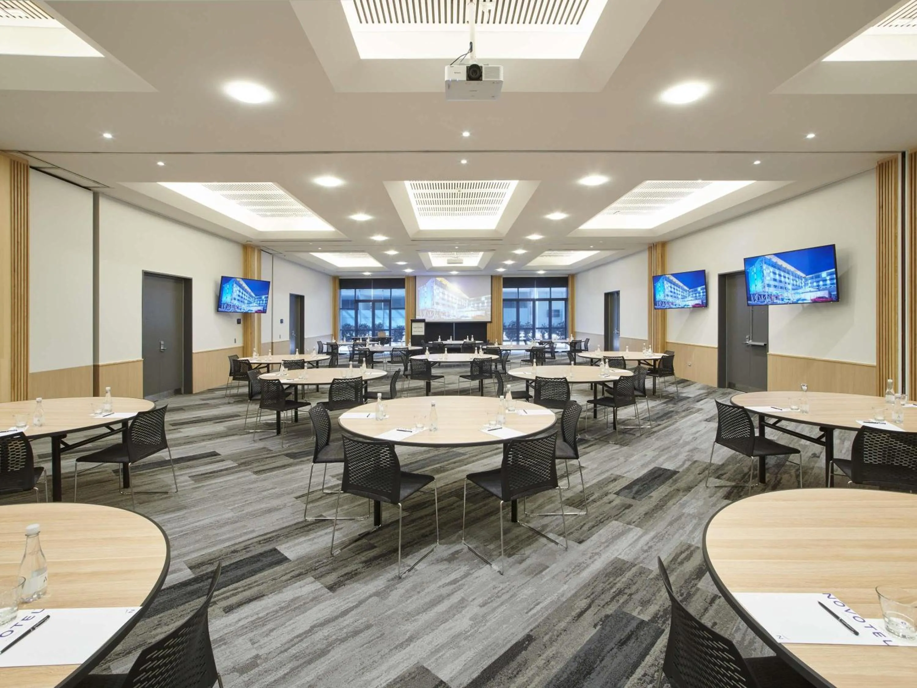 Meeting/conference room in Novotel Tainui Hamilton