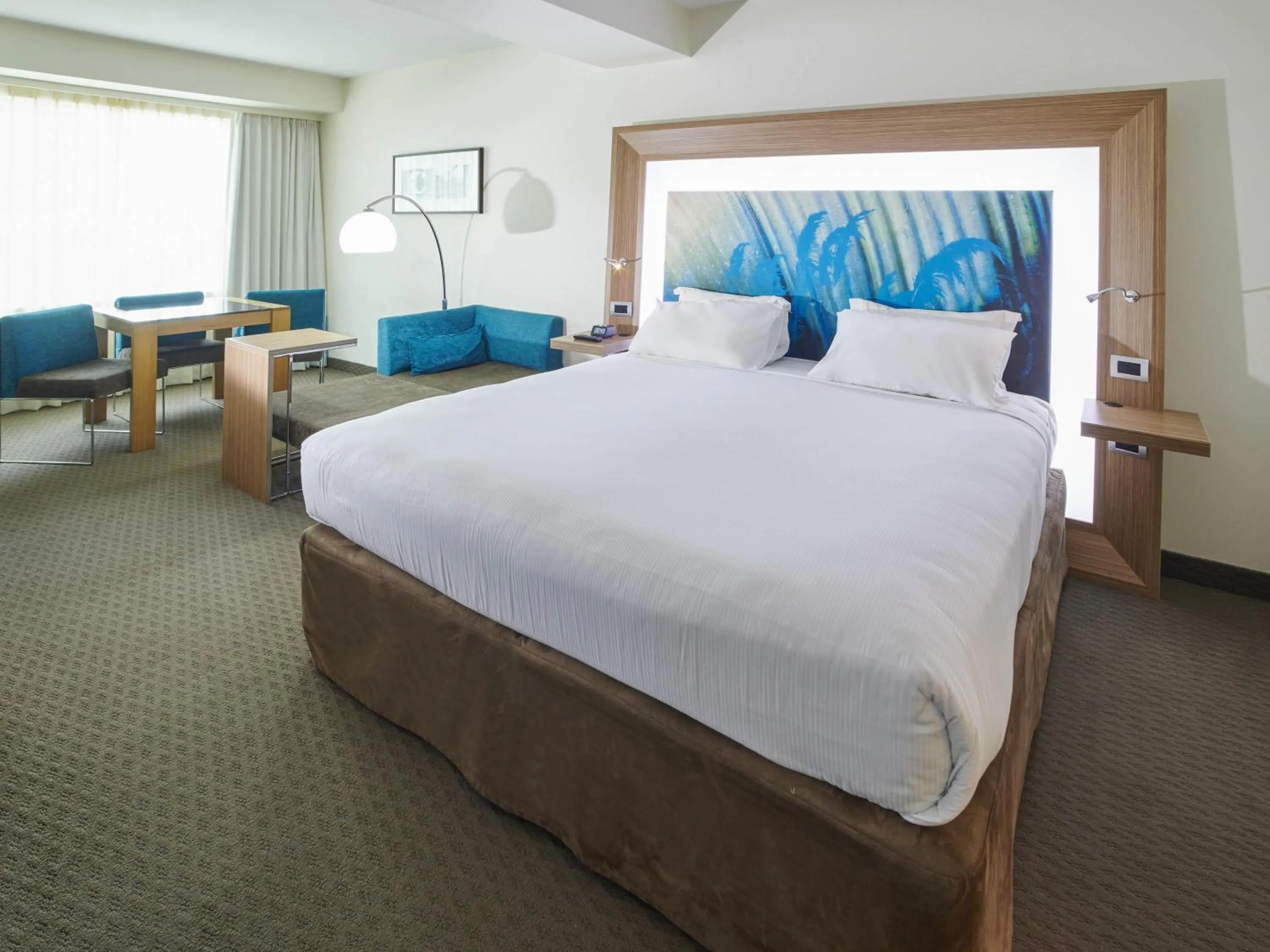 Bedroom, Bed in Novotel Tainui Hamilton