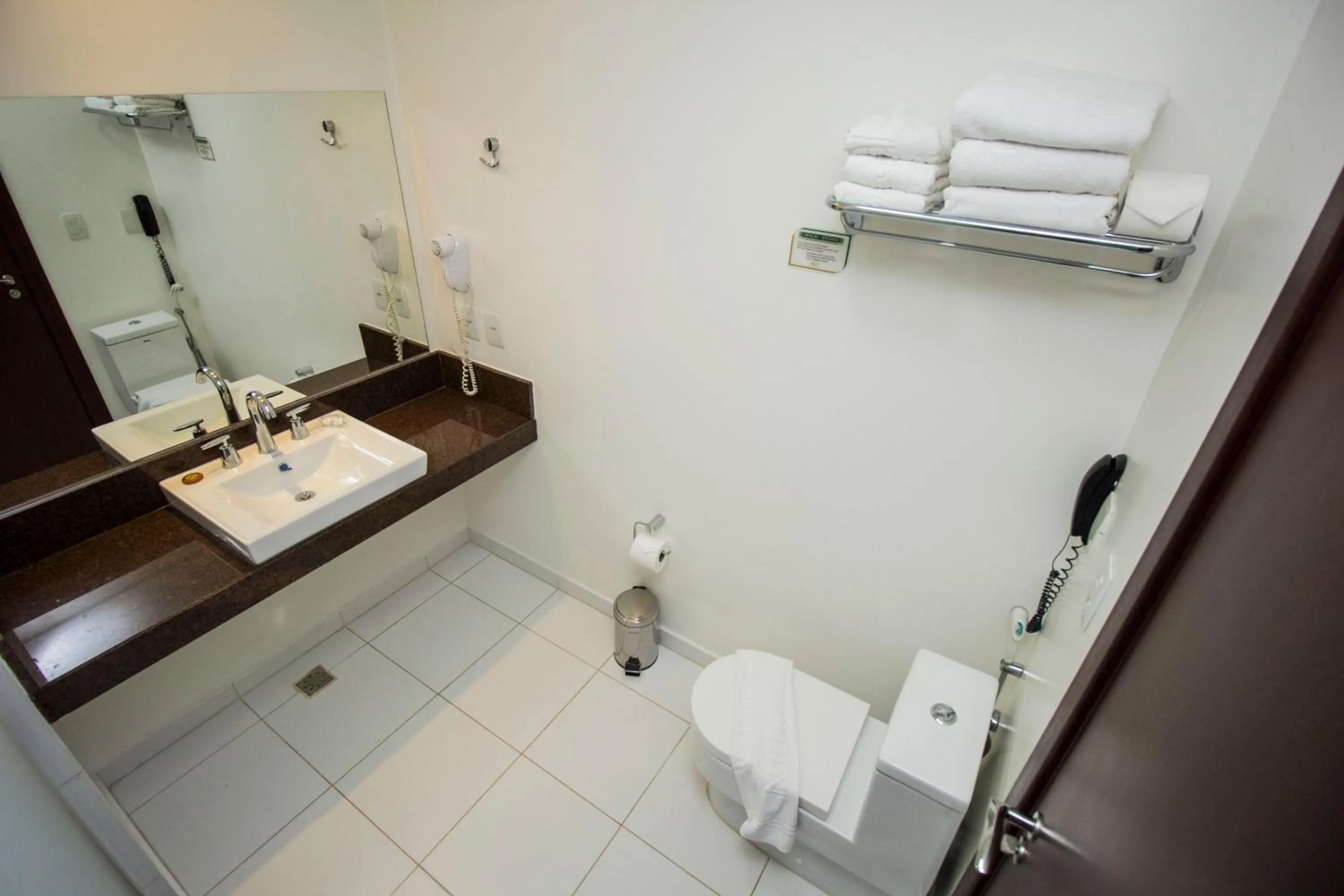 Bathroom in Golden Plaza Hotel